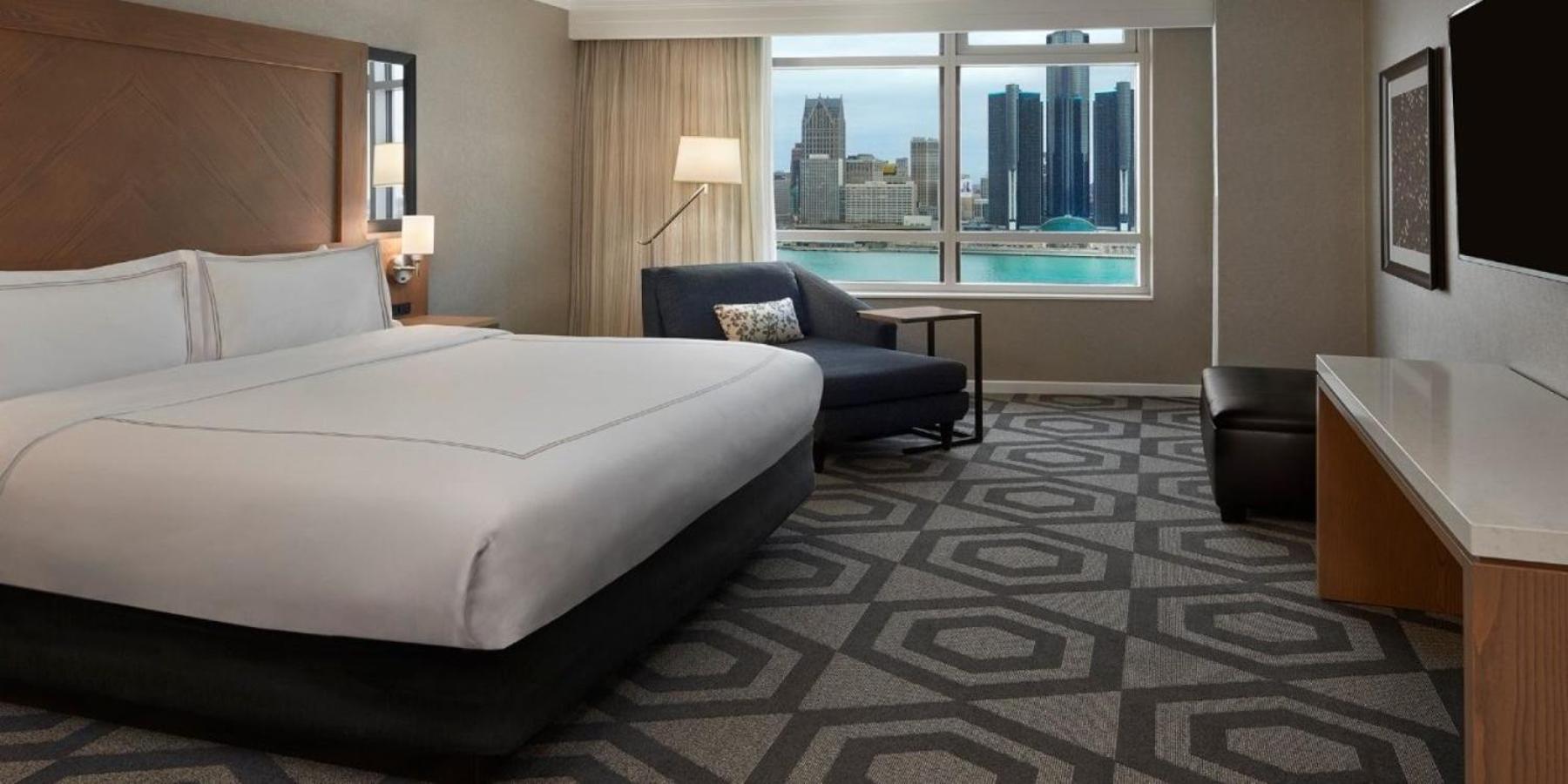 Forum Tower Luxury 1 King River View Sofa Nonsmoking	 - Photo 4