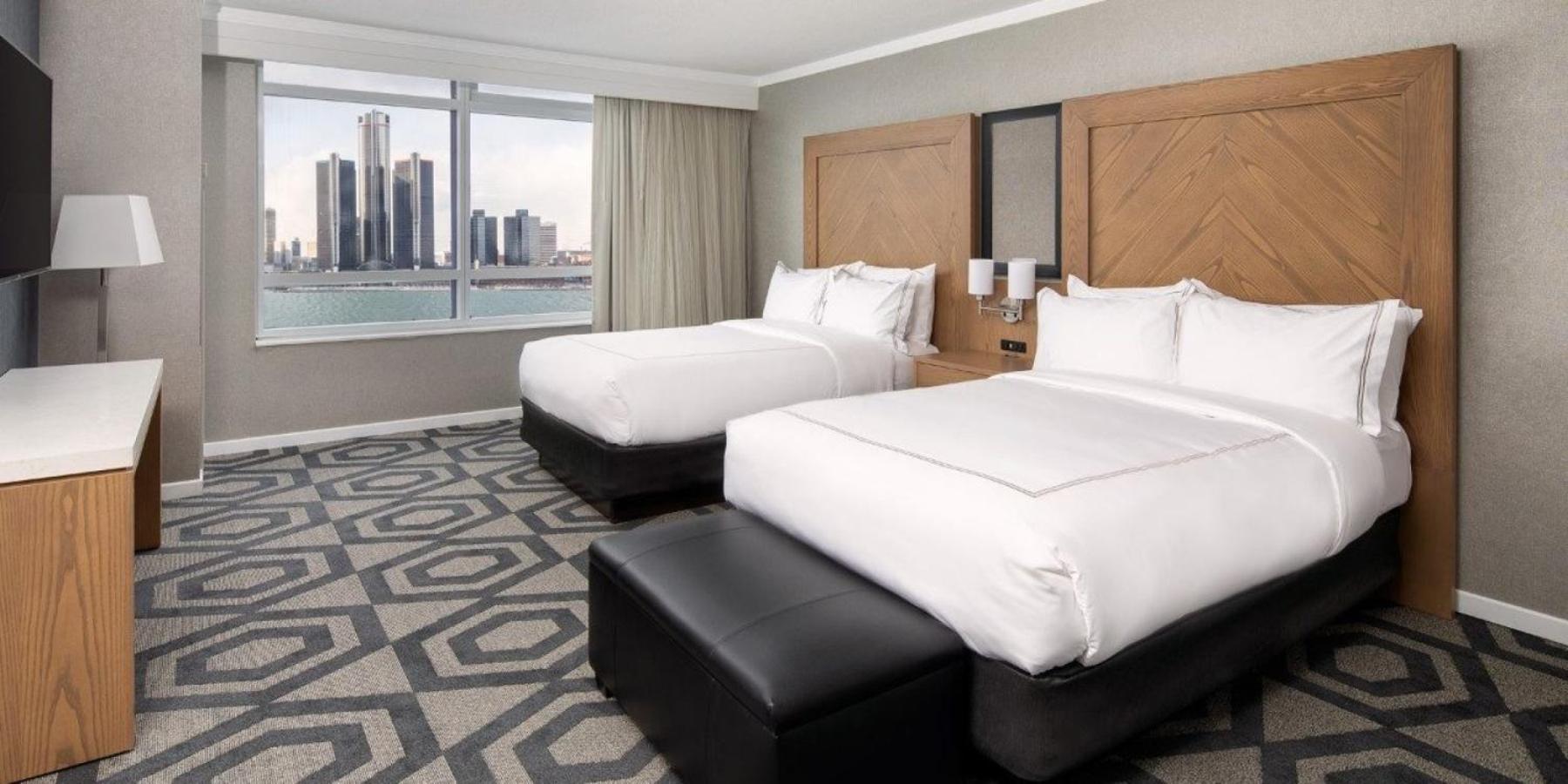 Forum Tower Luxury 2 Bed River View Sofa Nonsmoking	 - Photo 1
