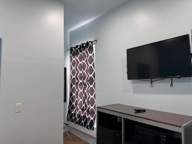 Renovated, 1 Queen Bed, Private Bathroom, Non Smoking