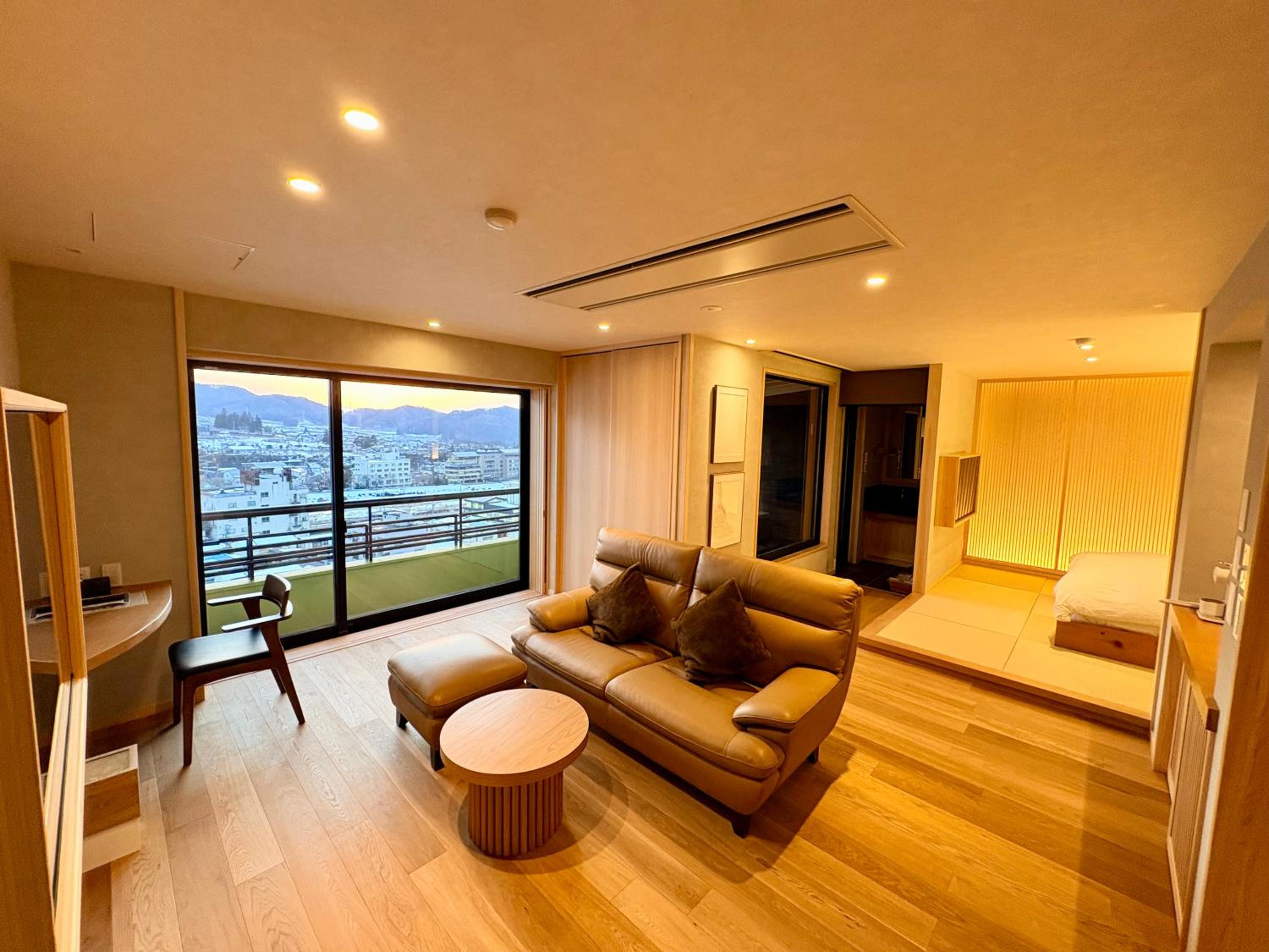 Deluxe Suite with Spa Bath