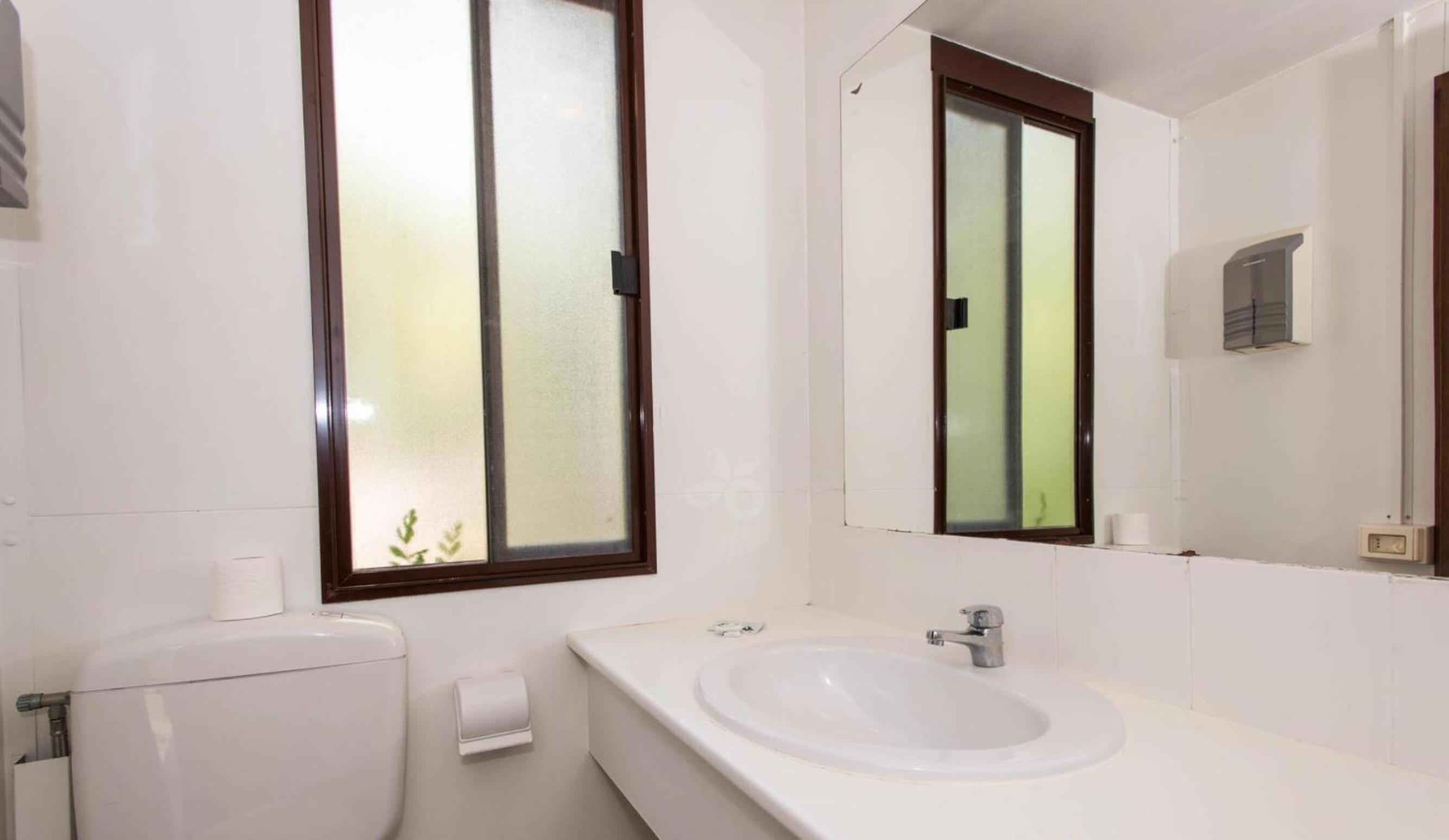 Bungalow (2 Adults) - Photo 2