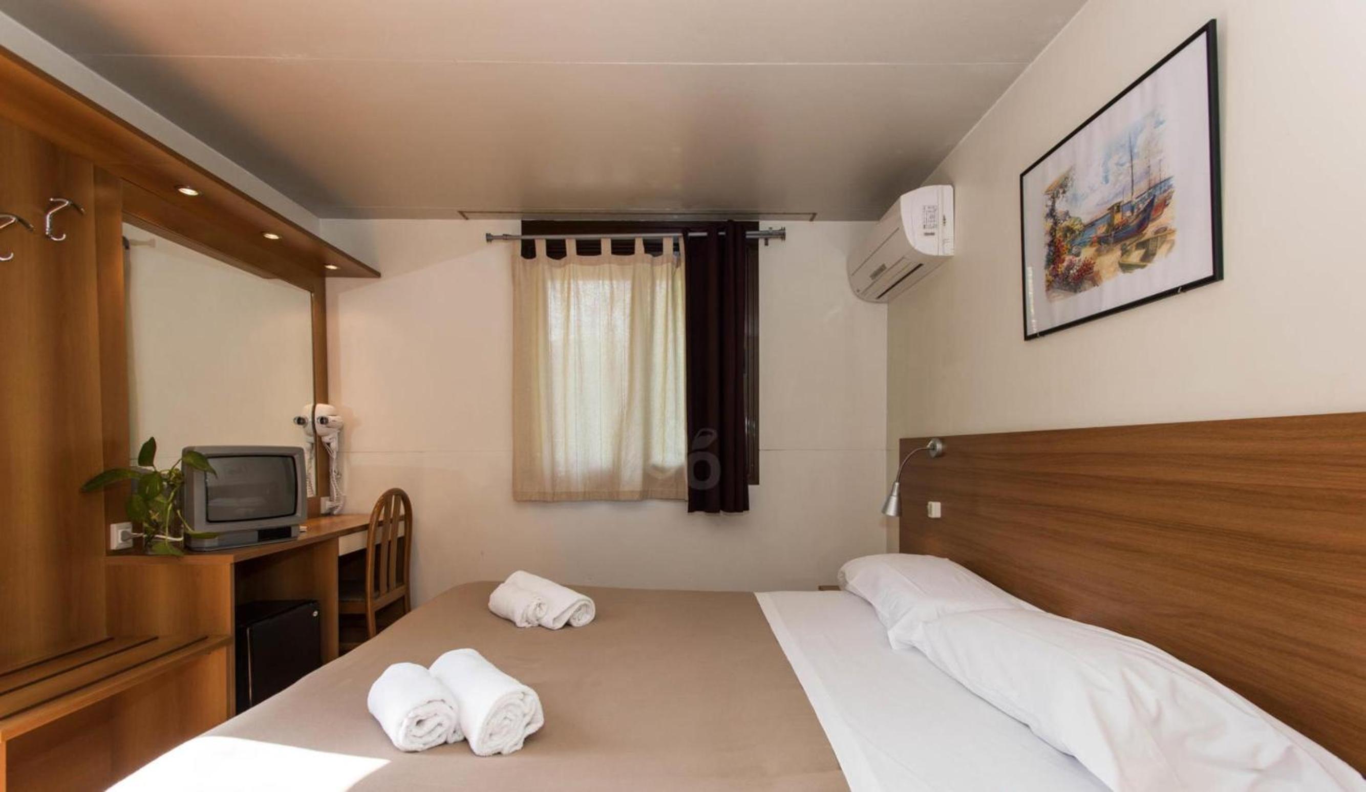 Bungalow (2 Adults) - Photo 3