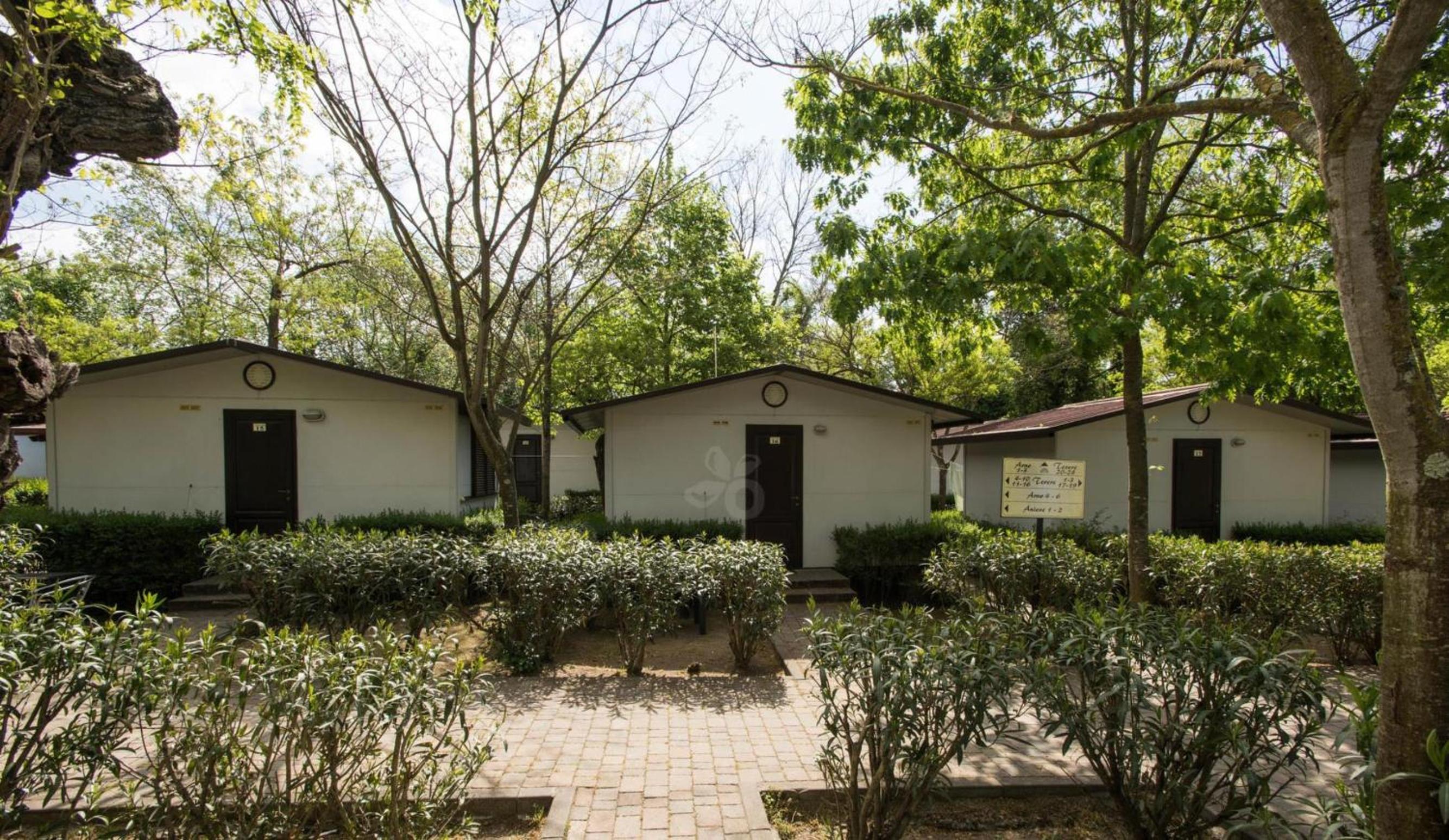 Bungalow (2 Adults) - Photo 12