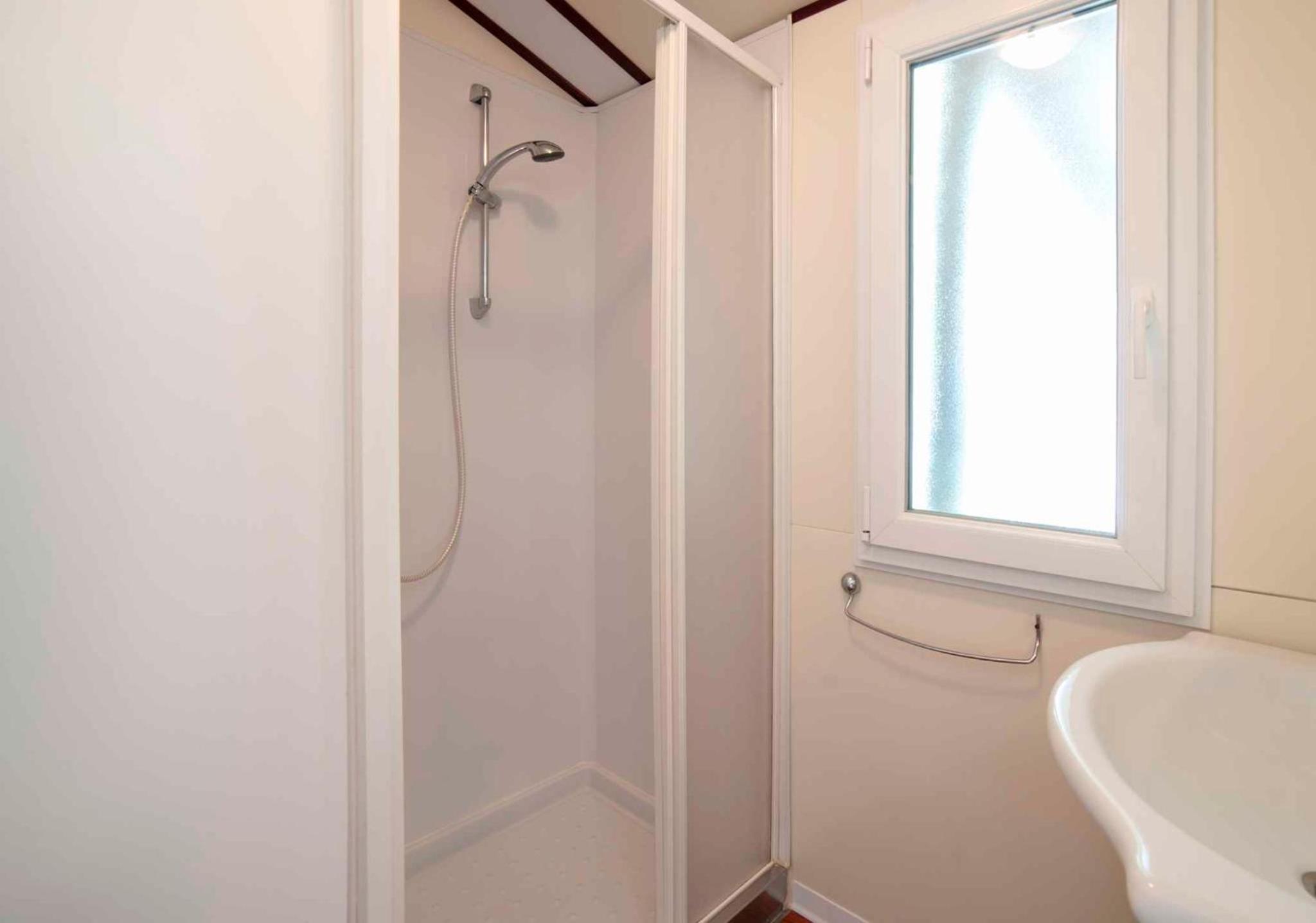 Mobile Home photo 3