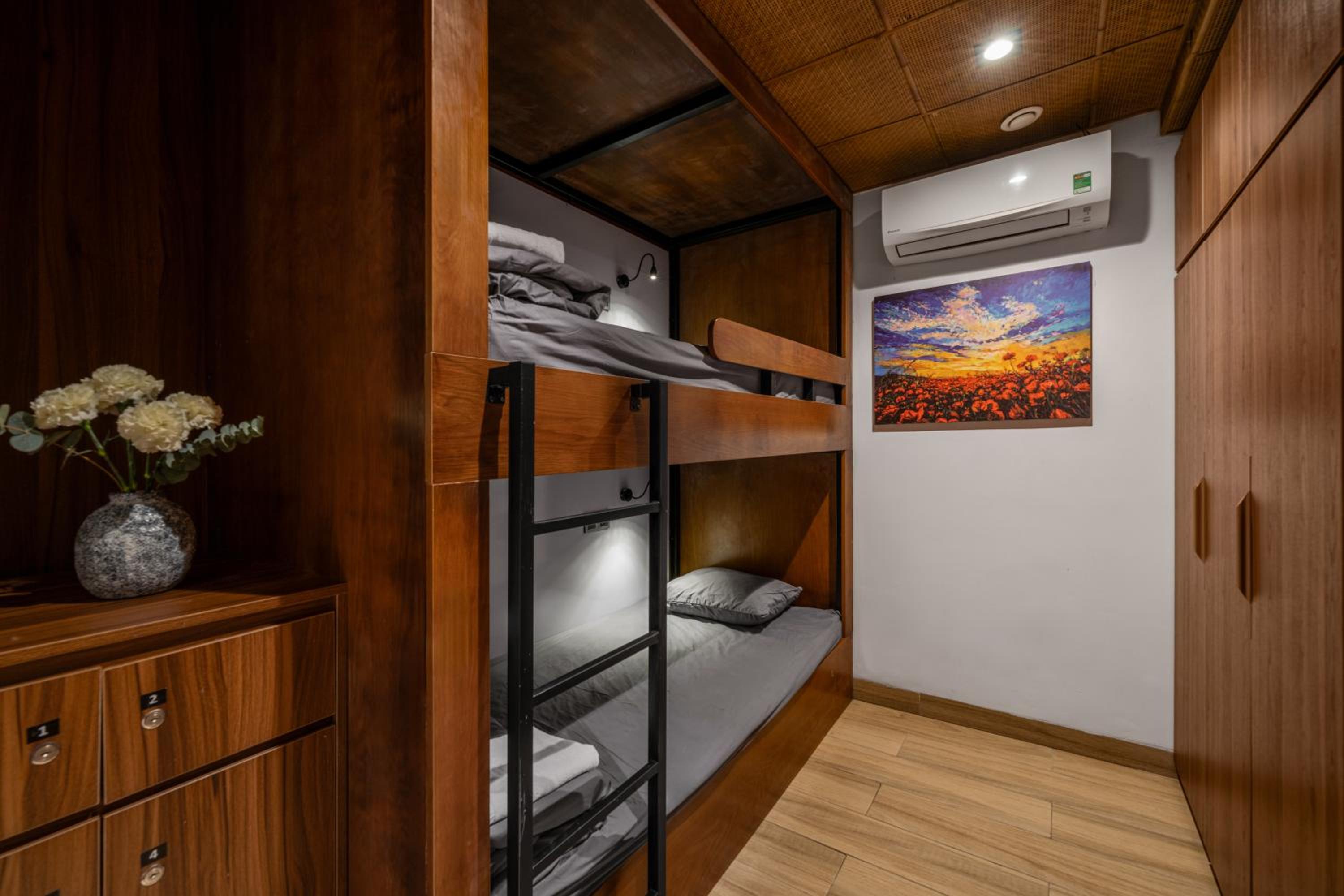Mixed Dormitory Room