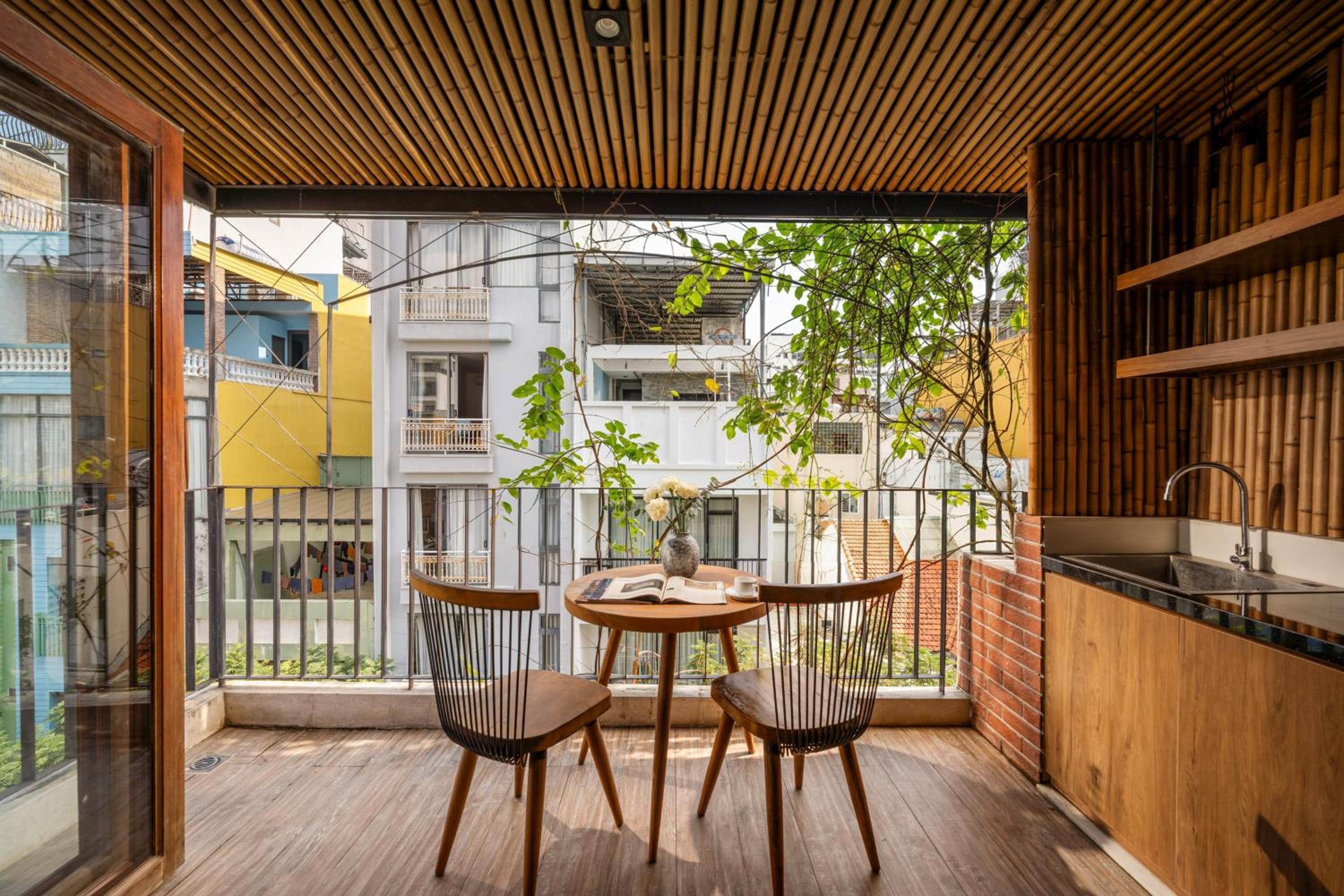 Studio with Balcony - Photo 2