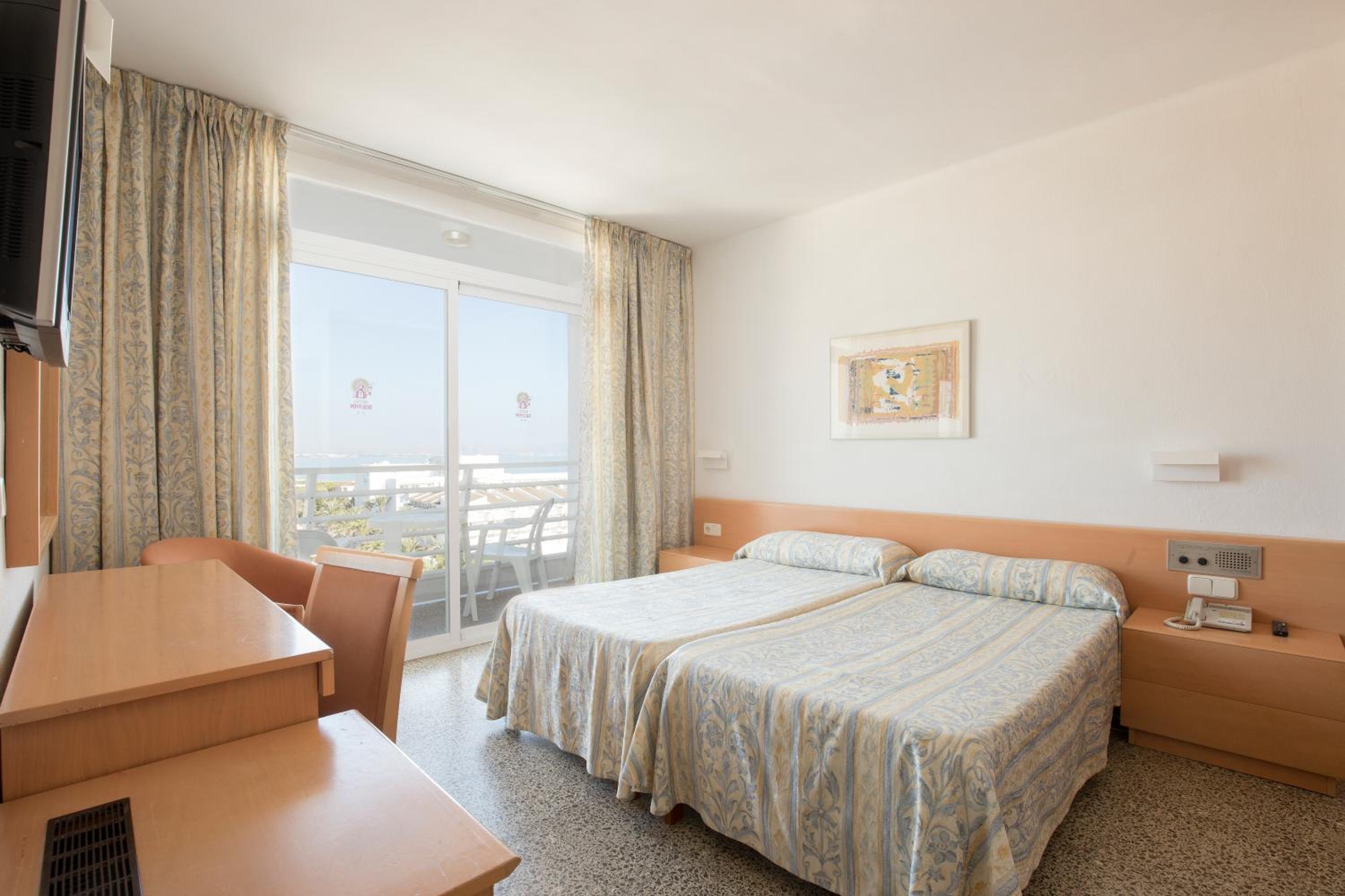 Double Room with Balcony photo 3