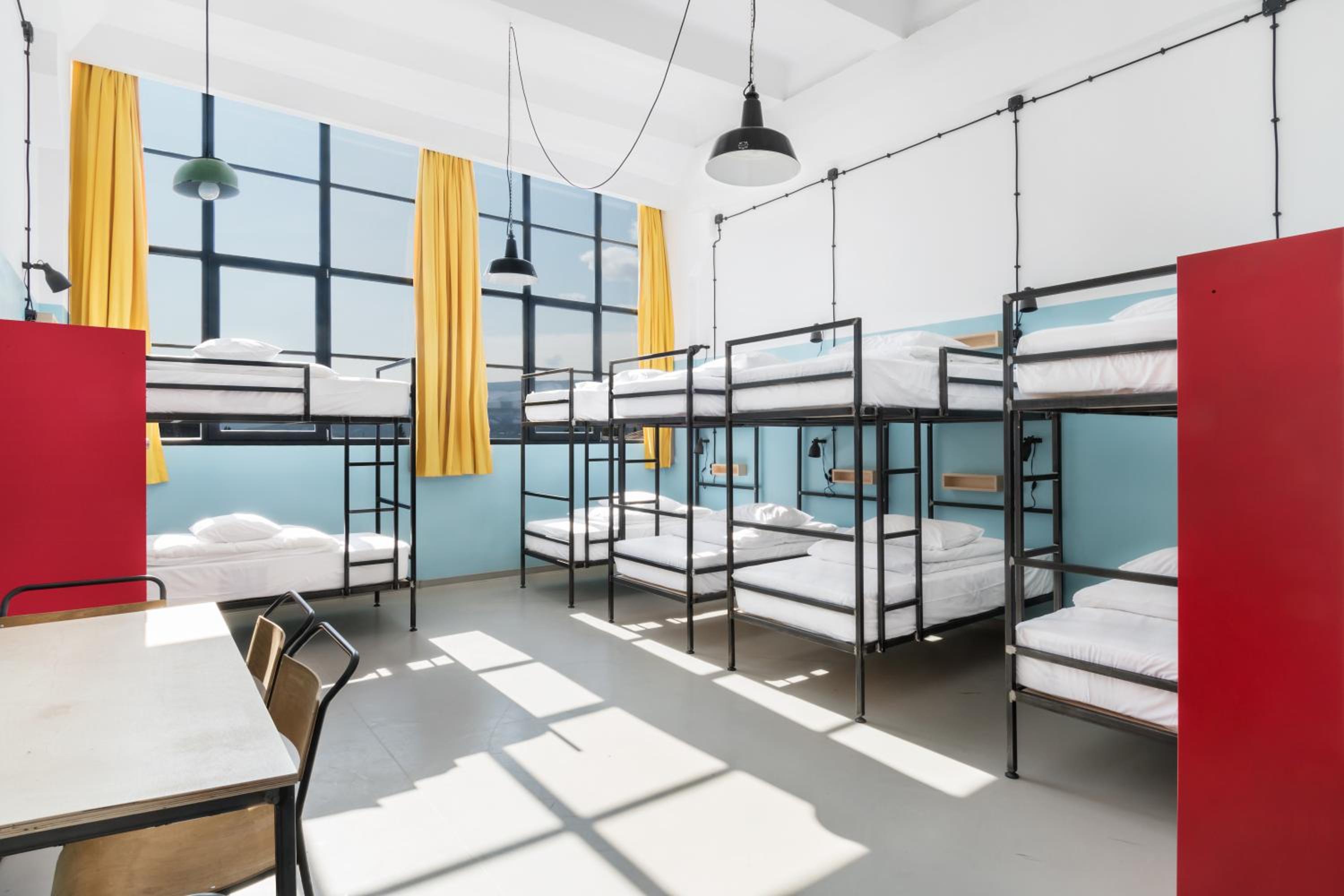 Bed in 10-Bed Mixed Dormitory Room photo 1
