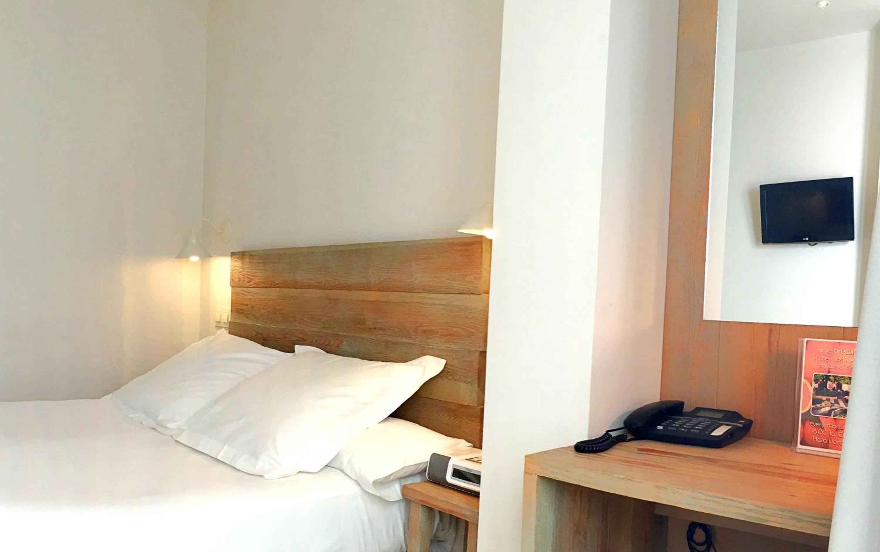 Double Room with Patio - Photo 17