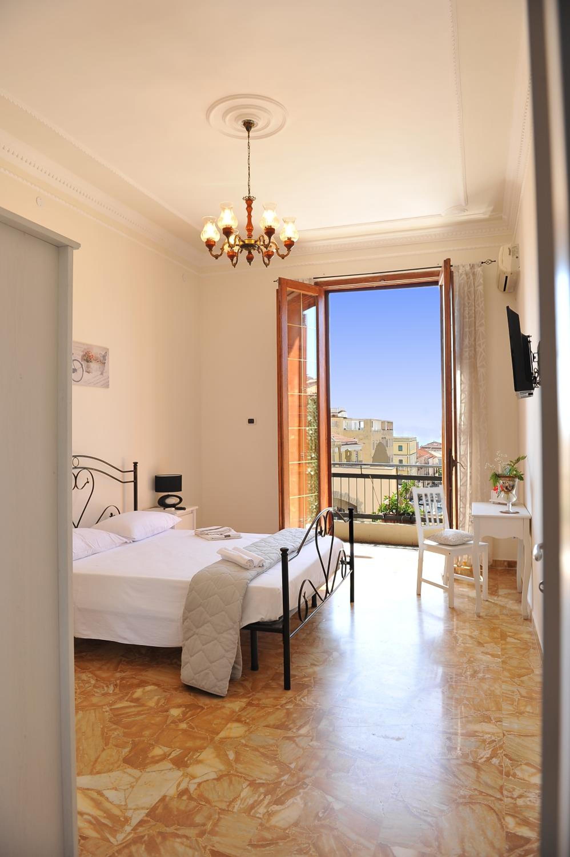 Double Room with Balcony photo 2