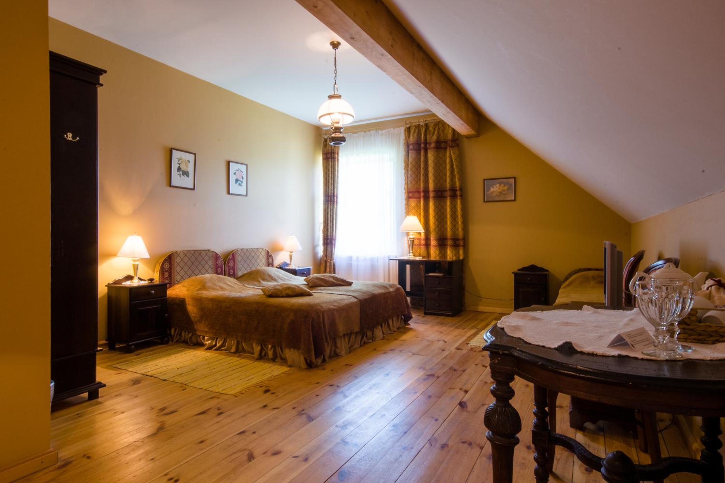 Suite - Photo 1