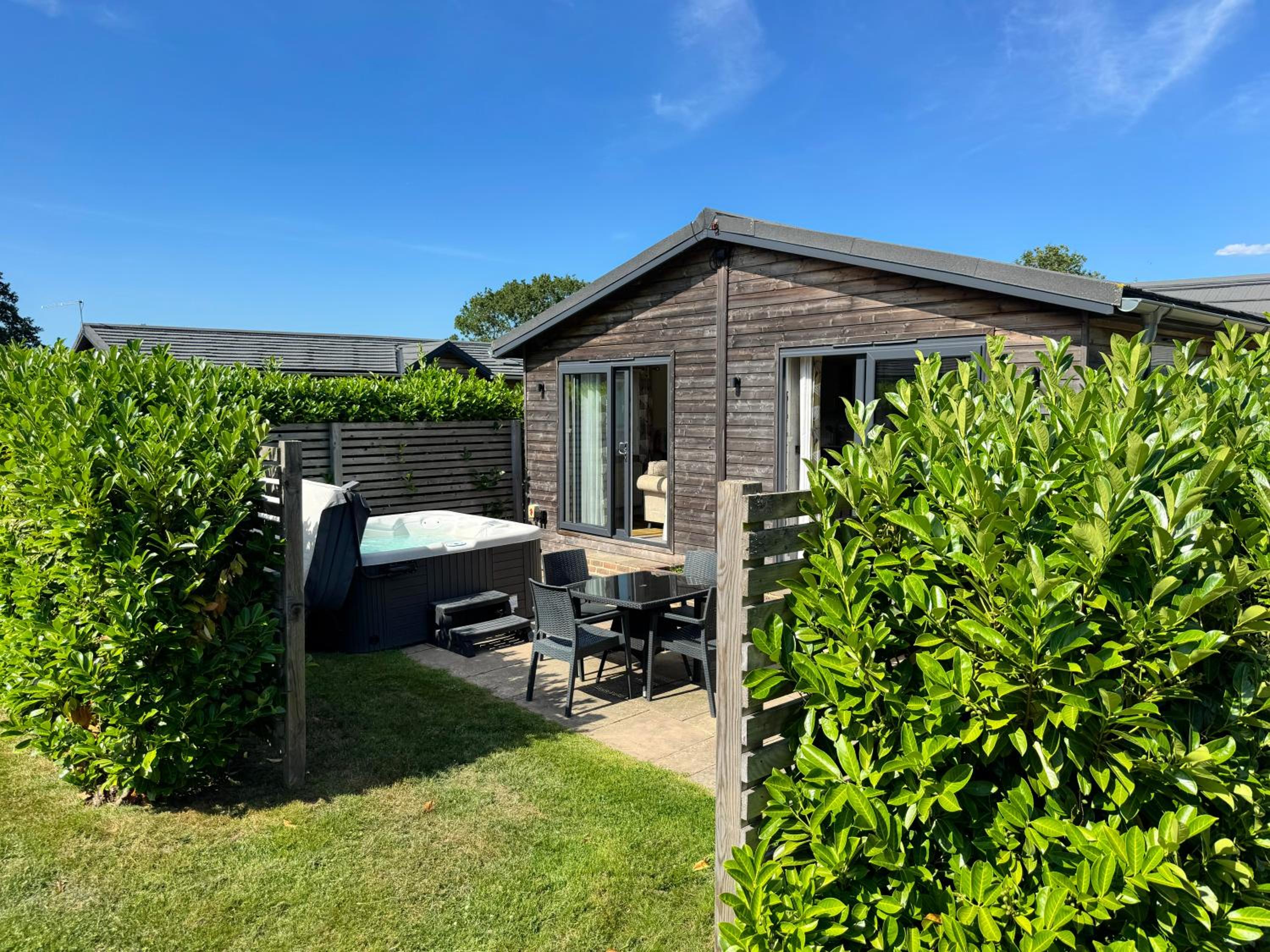 Three-Bedroom Deluxe Lodge with Hot Tub