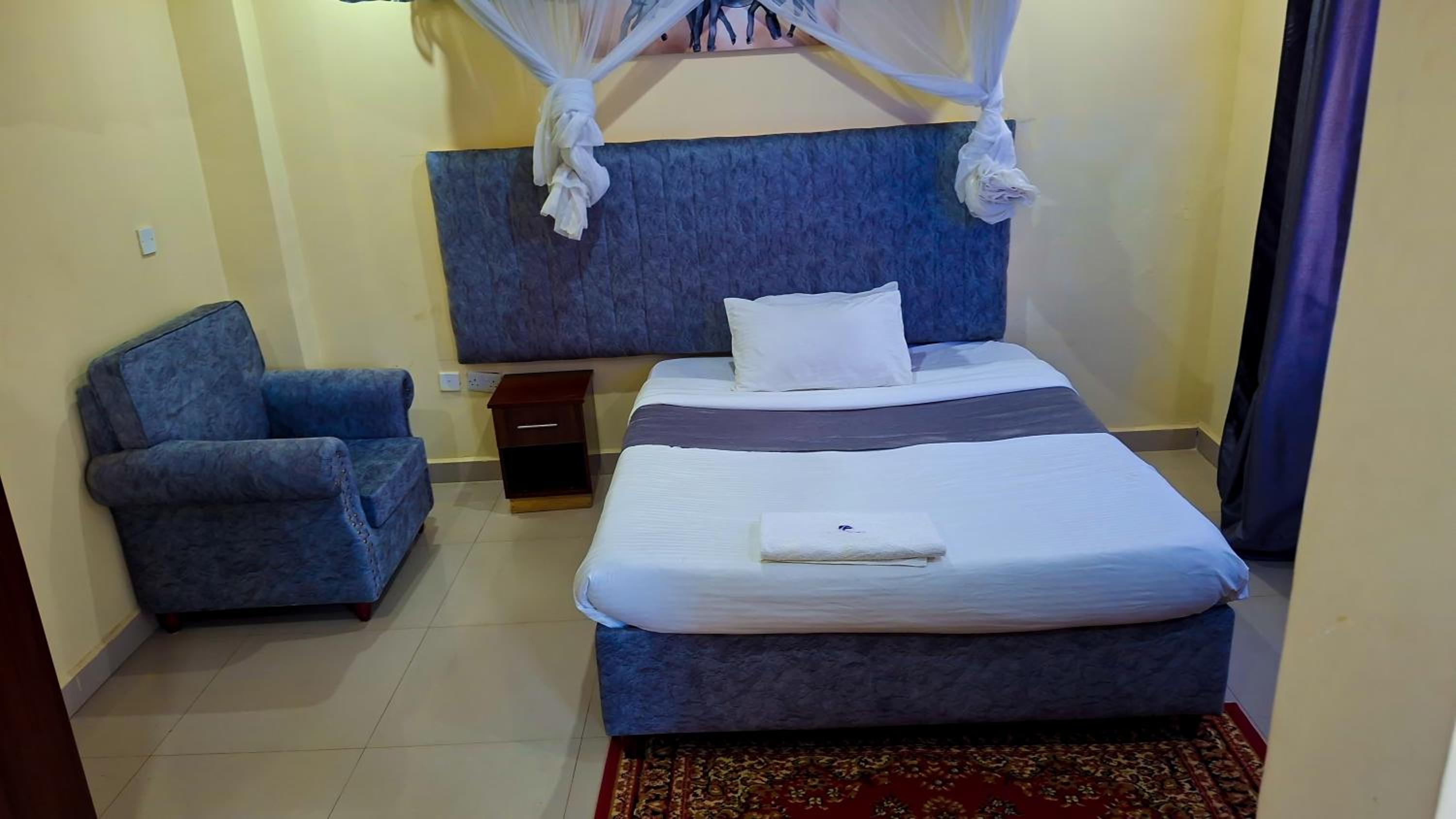 Deluxe Double Room with Balcony photo 2