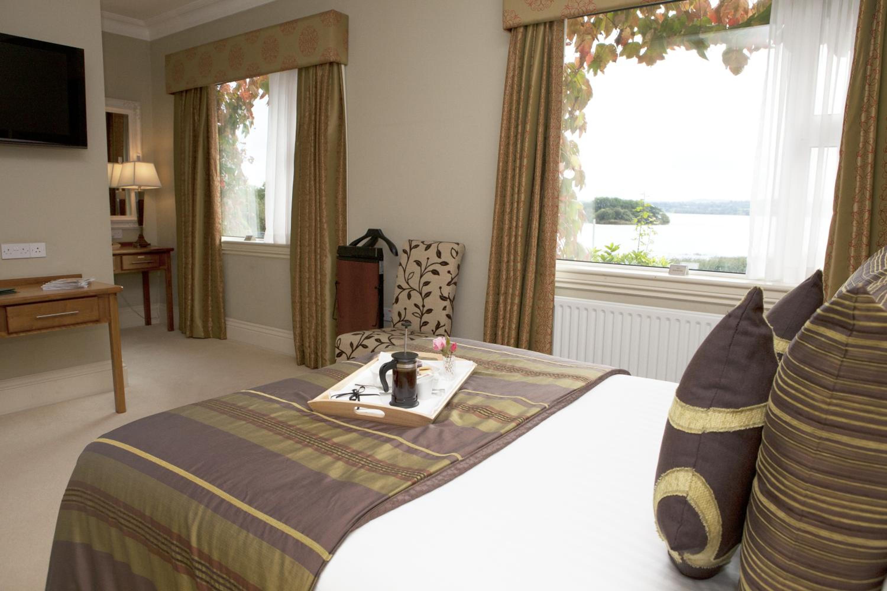 Double Room with Lake View - Photo 4