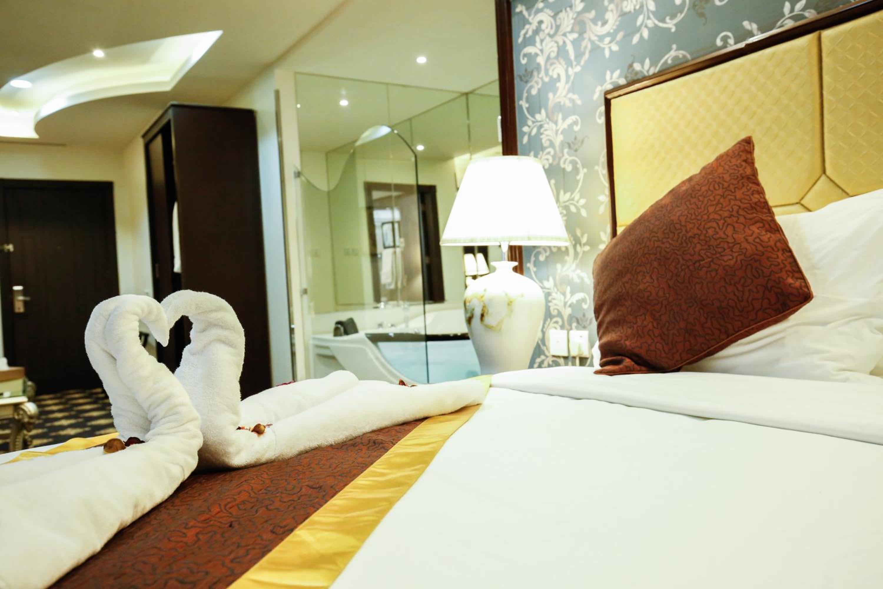 Honeymoon Suite
