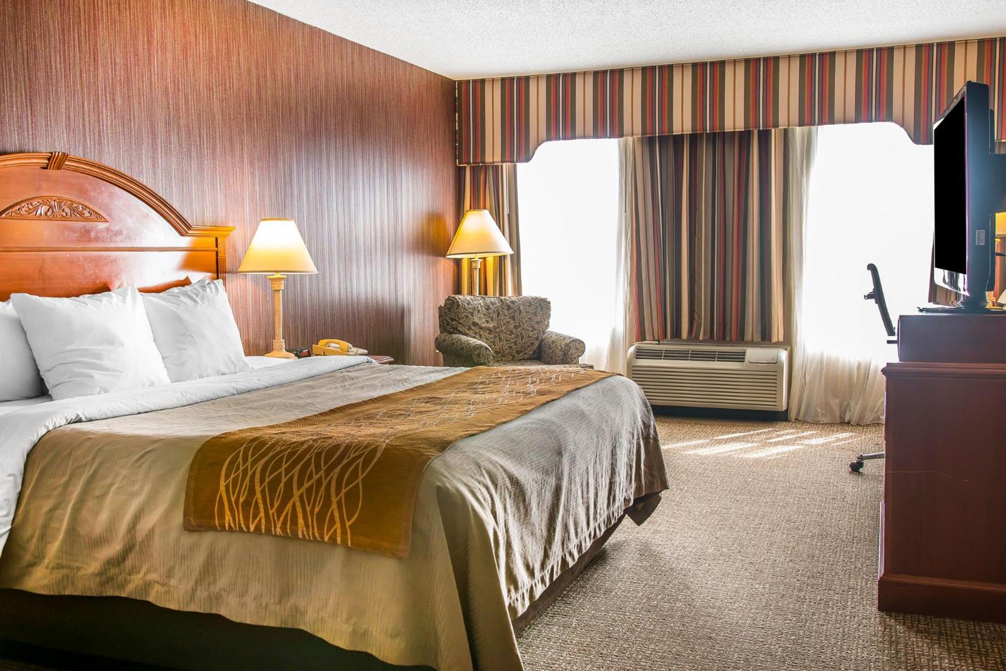 King Room - Non-Smoking photo 3