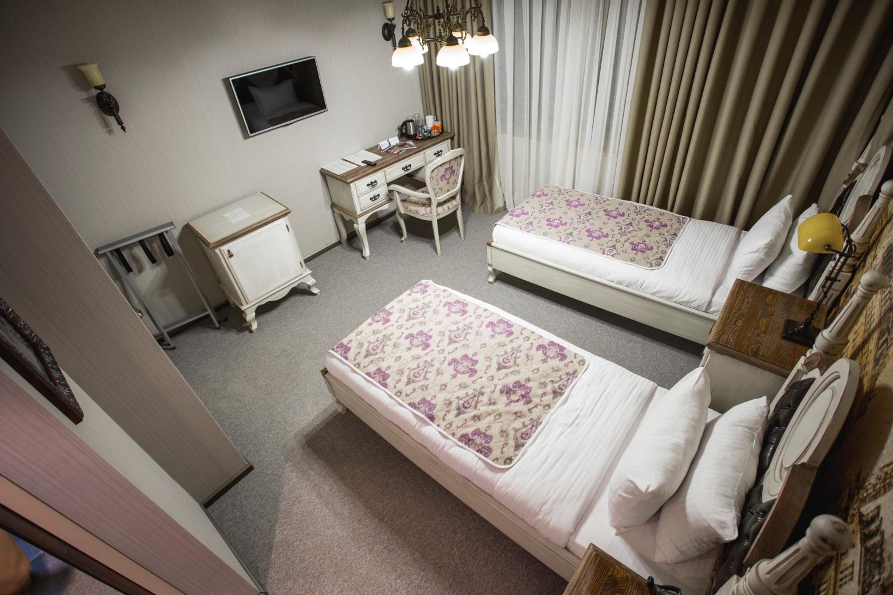 Twin Room with Bathroom photo 1