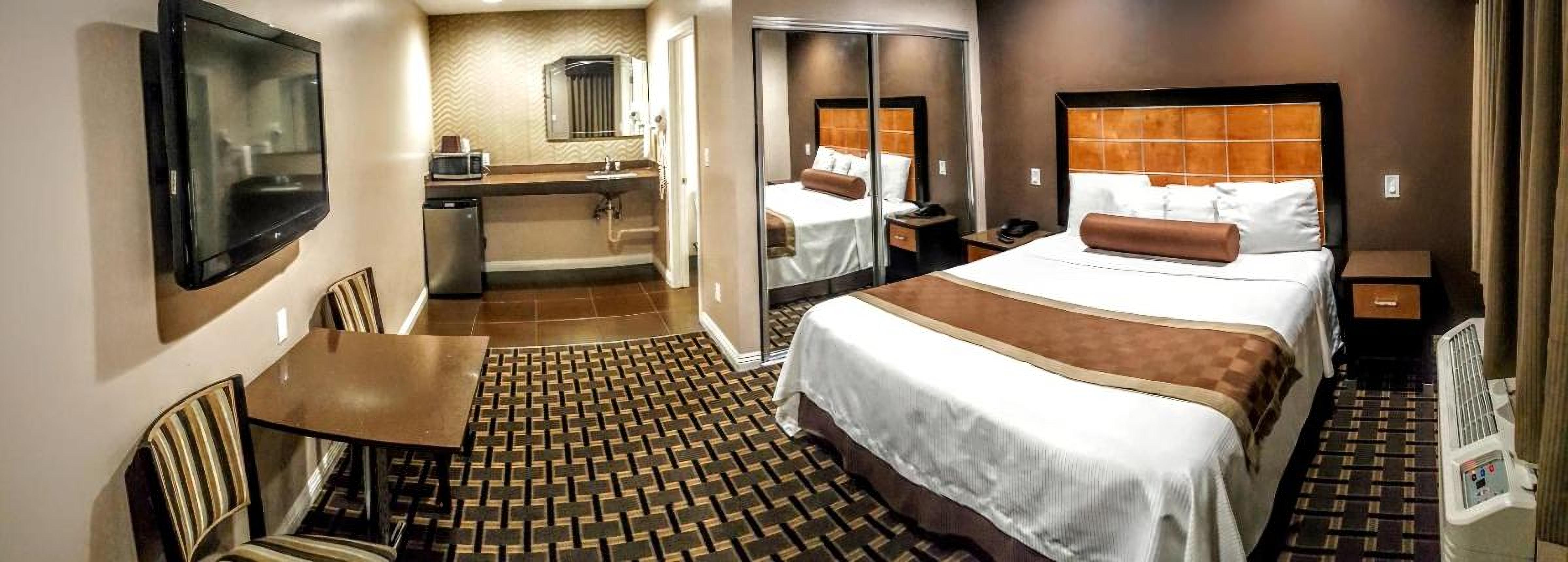 Deluxe King Room photo 1