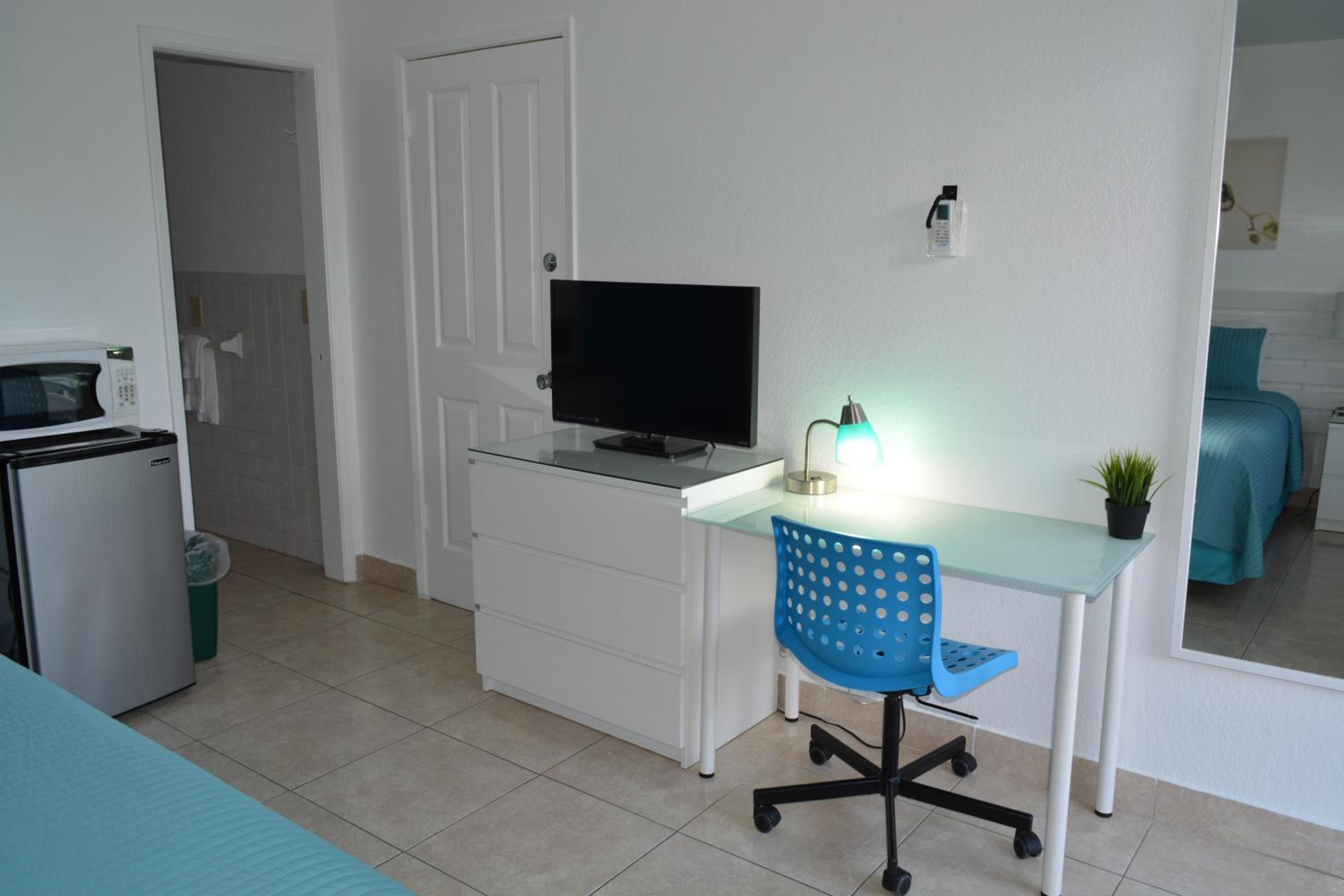 Standard King Room photo 3