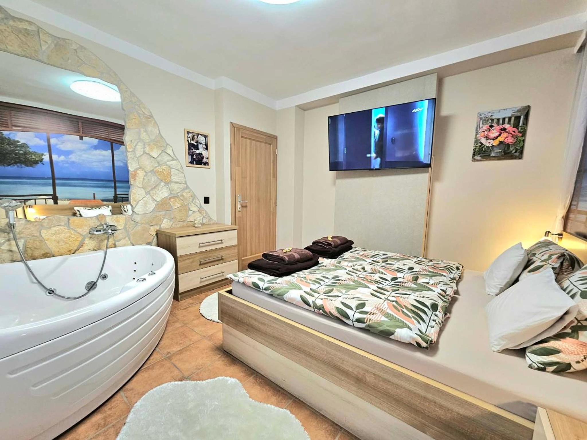 Deluxe Suite with Spa Bath photo 3