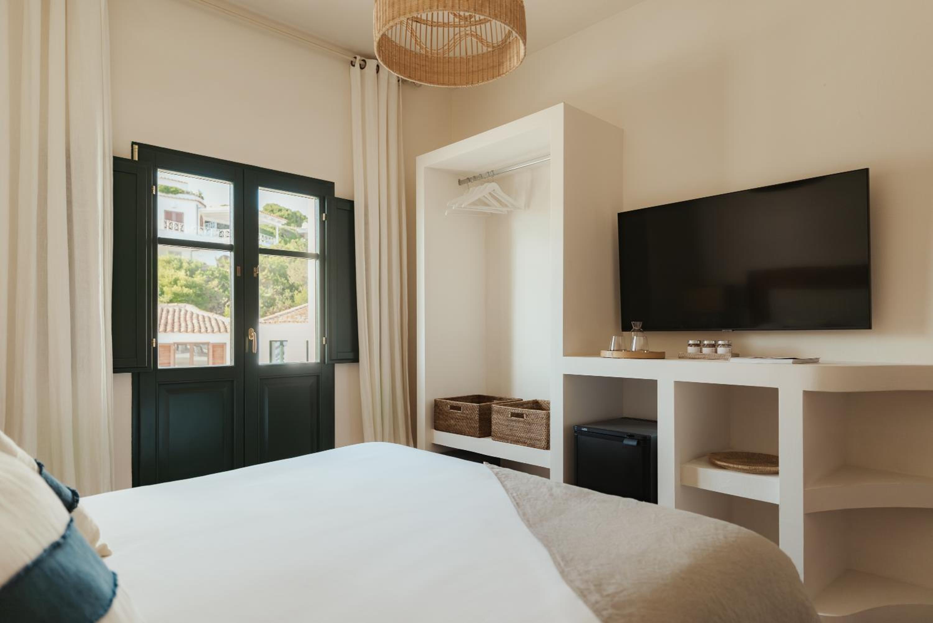 Deluxe Double Room with Balcony and Sea View photo 3