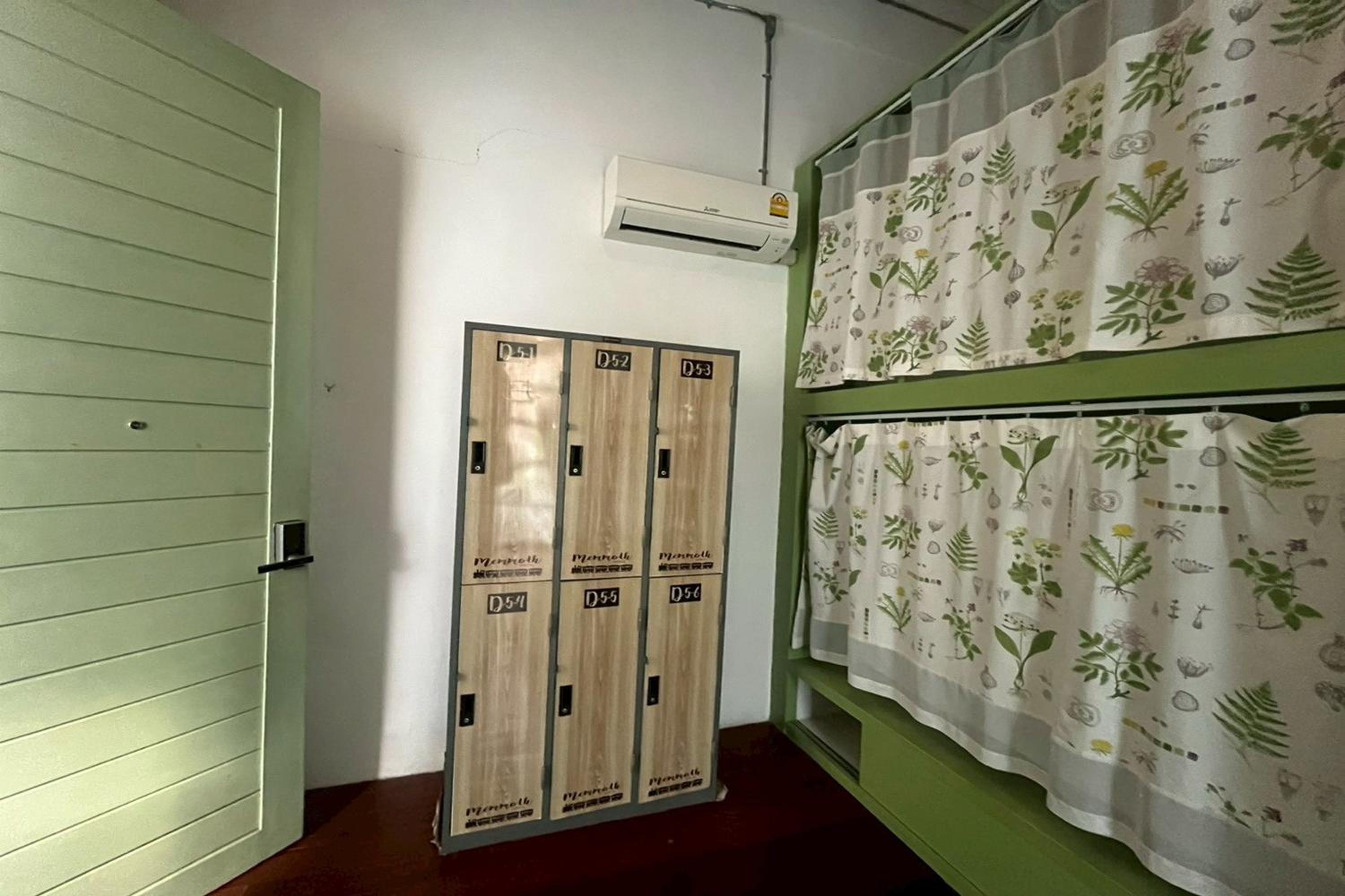 Bed in 6-Bed Female Dormitory Room photo 2