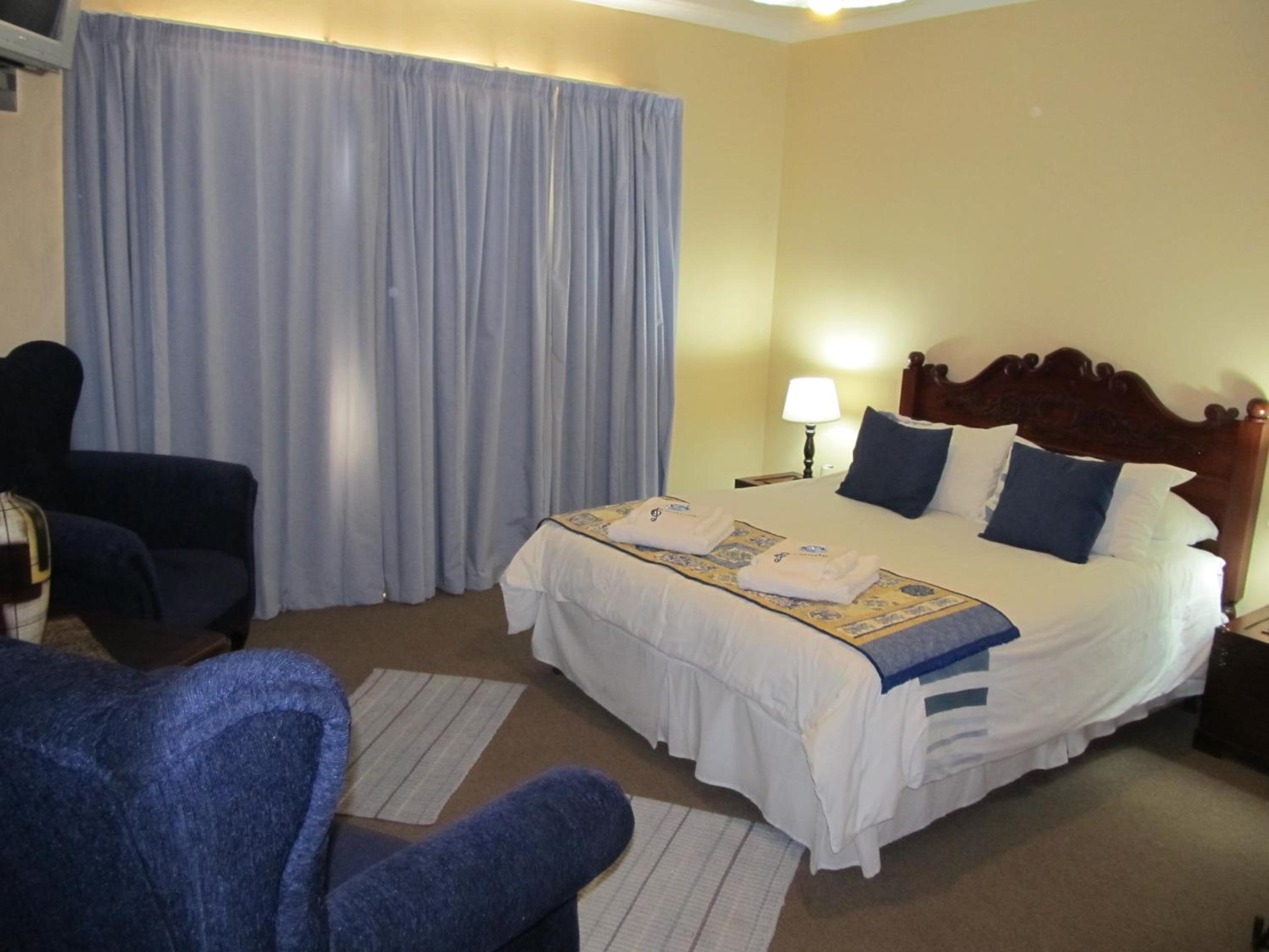 Queen Room with Garden View - Photo 2