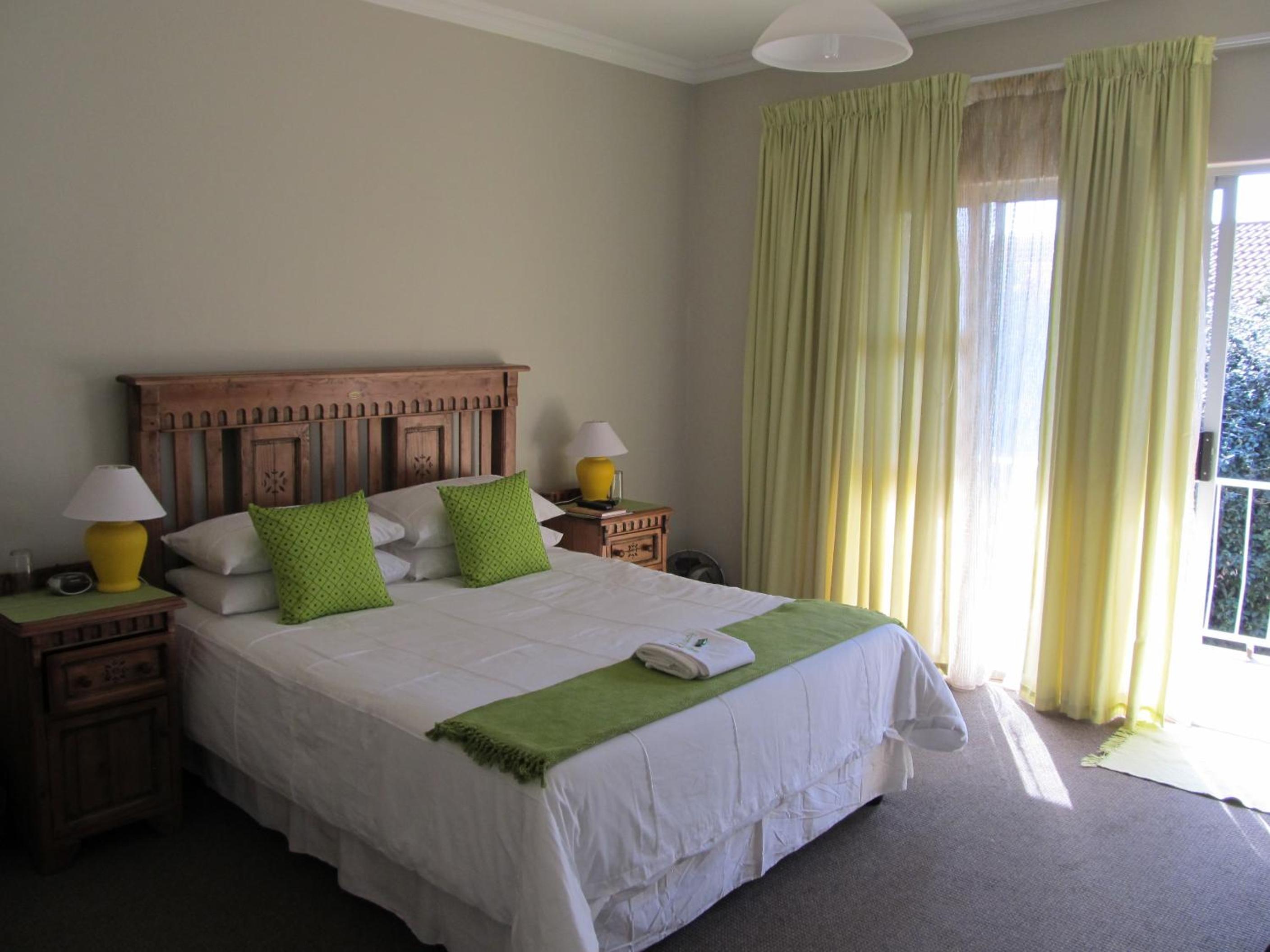 Queen Room with Garden View - Photo 4