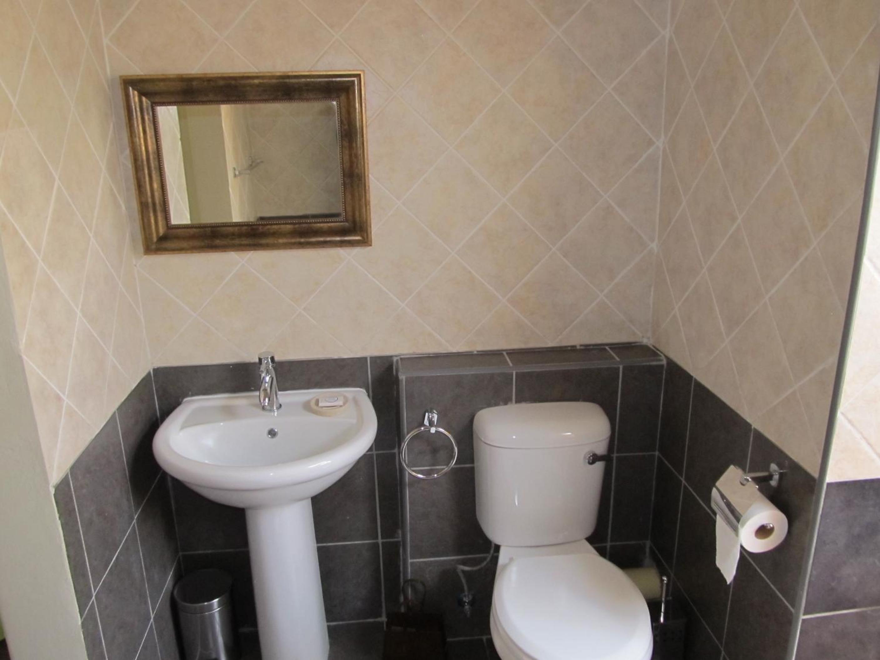 Queen Room with Garden View - Photo 6