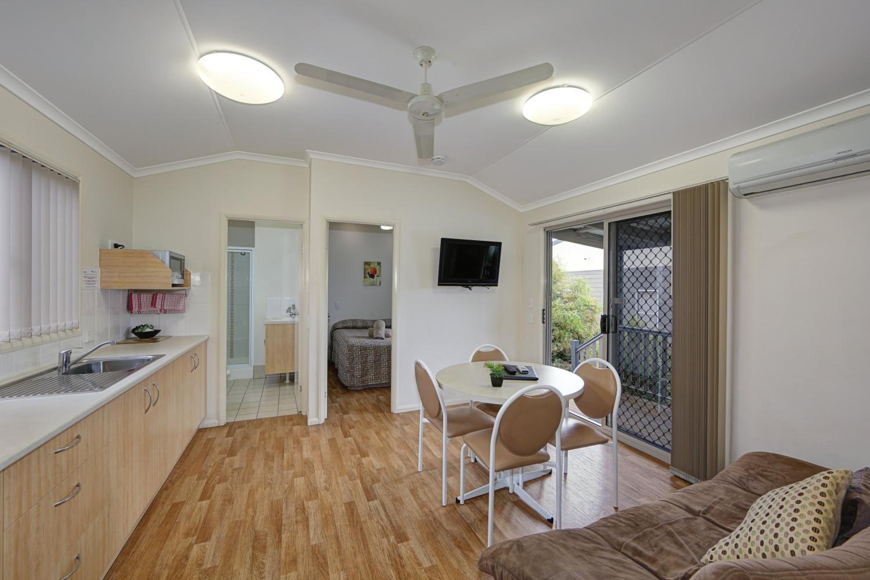 Two-Bedroom Bungalow photo 3