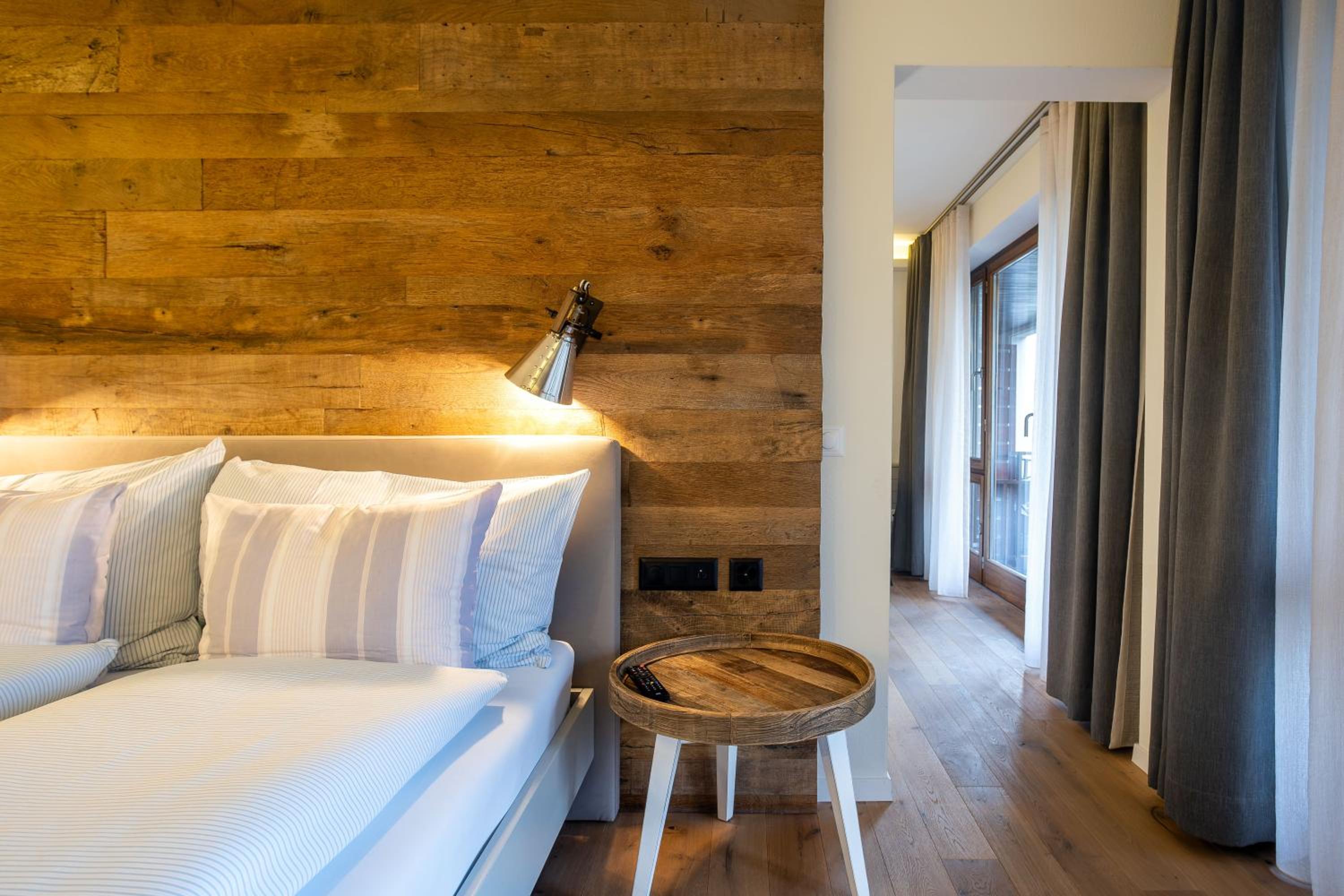 Deluxe Double Room with Balcony photo 3