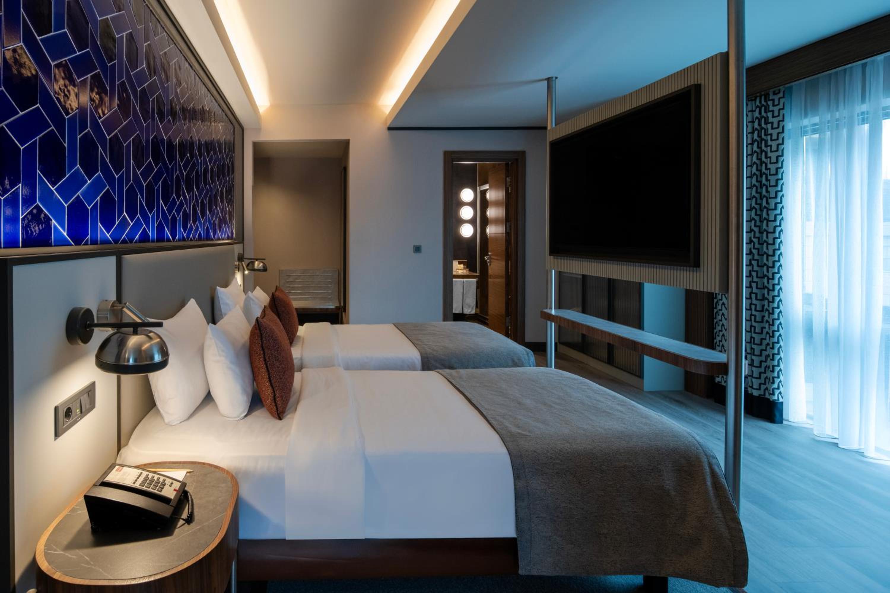 Privilege Superior Room with Two Single Beds and Sofa photo 1