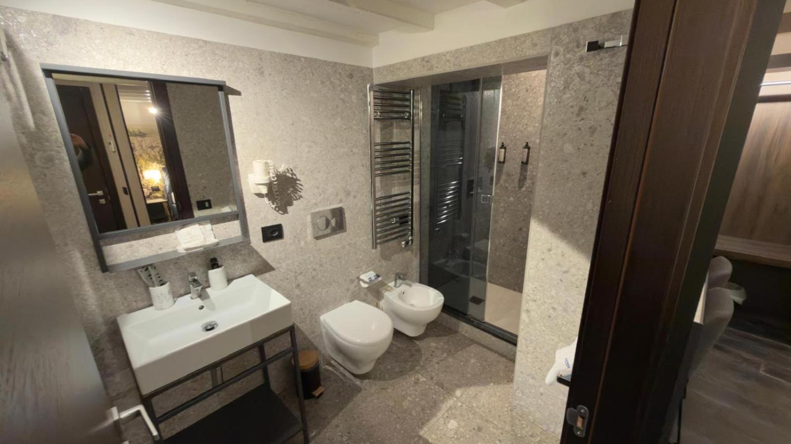 Superior King Room photo 3