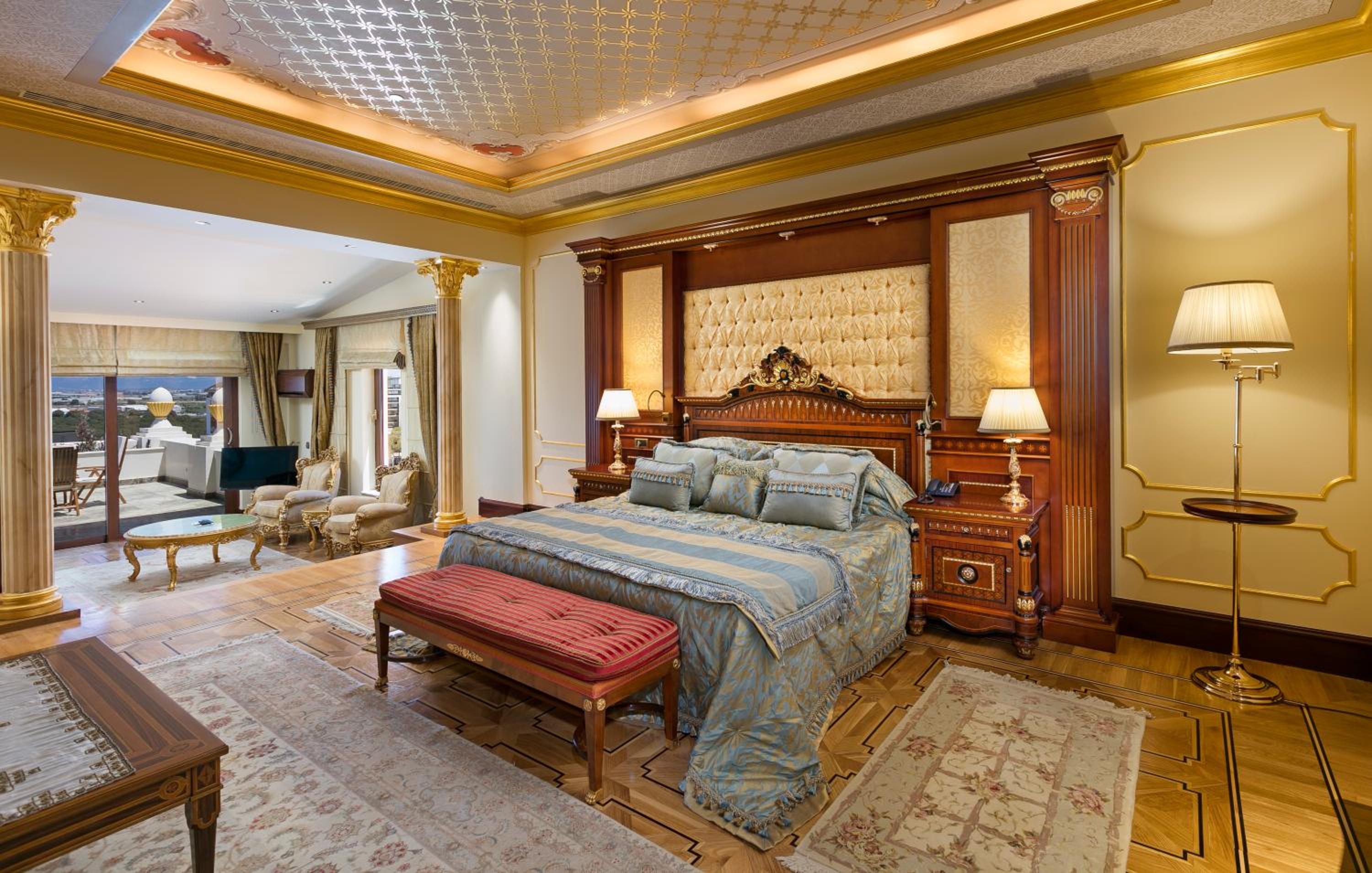 King Suite thumbnail 6