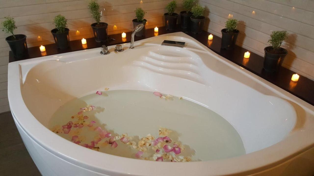 King Room with Spa Bath photo 2