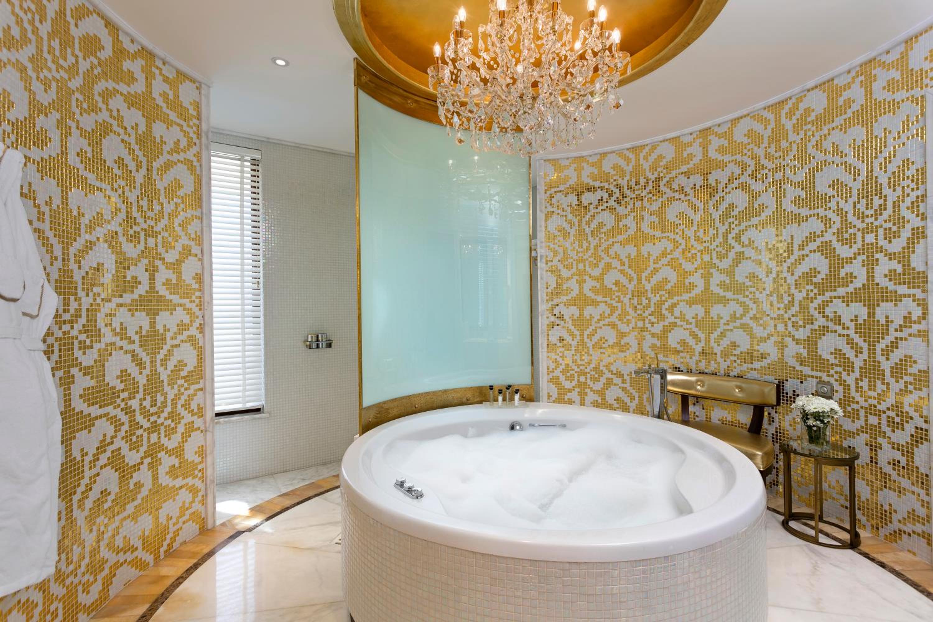 Presidential Suite thumbnail 6