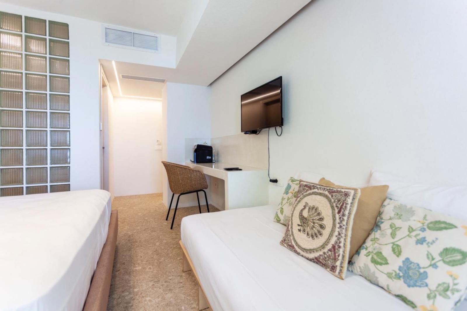 Deluxe Triple Room with Sea View