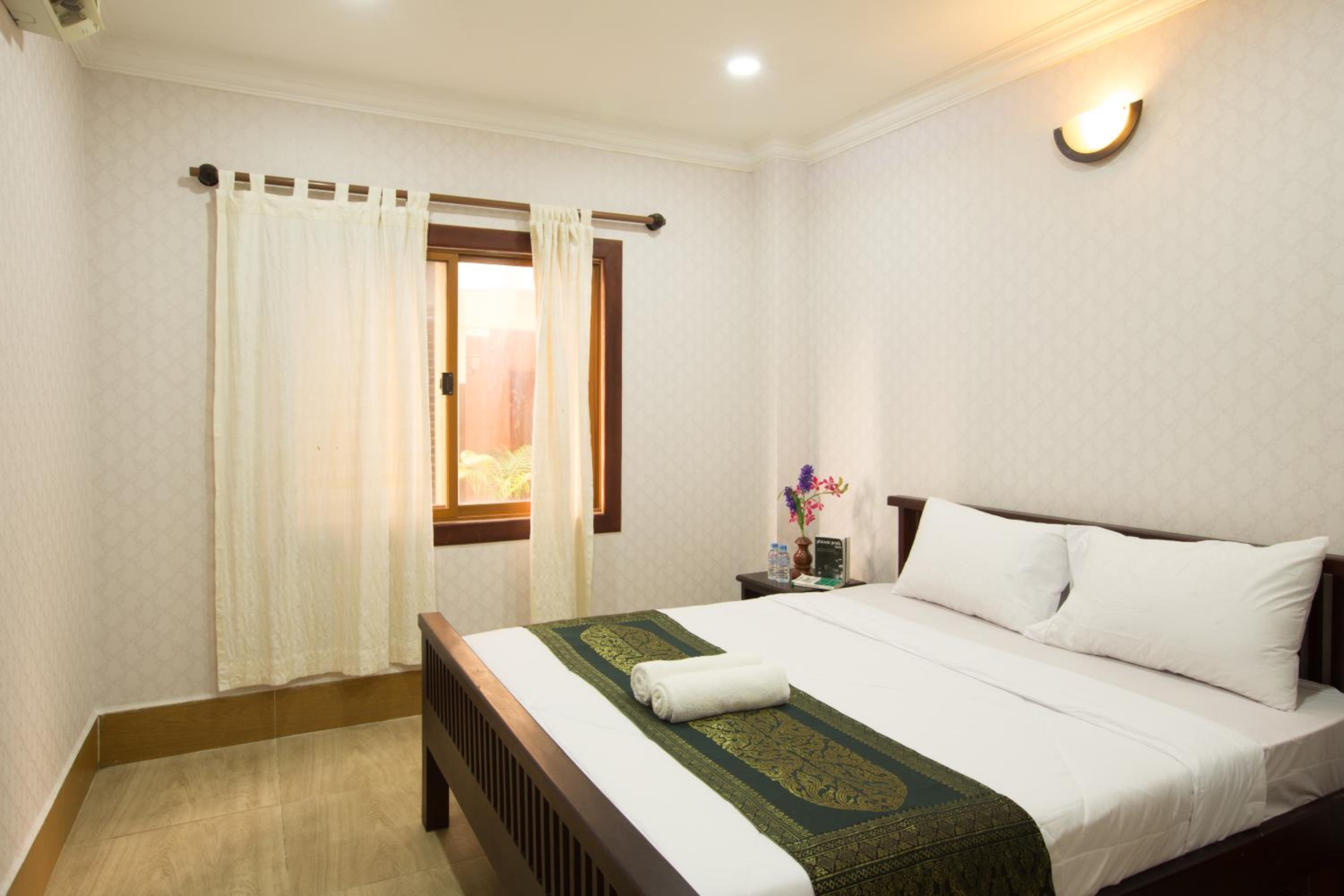 Two-Bedroom Apartment with Balcony photo 2