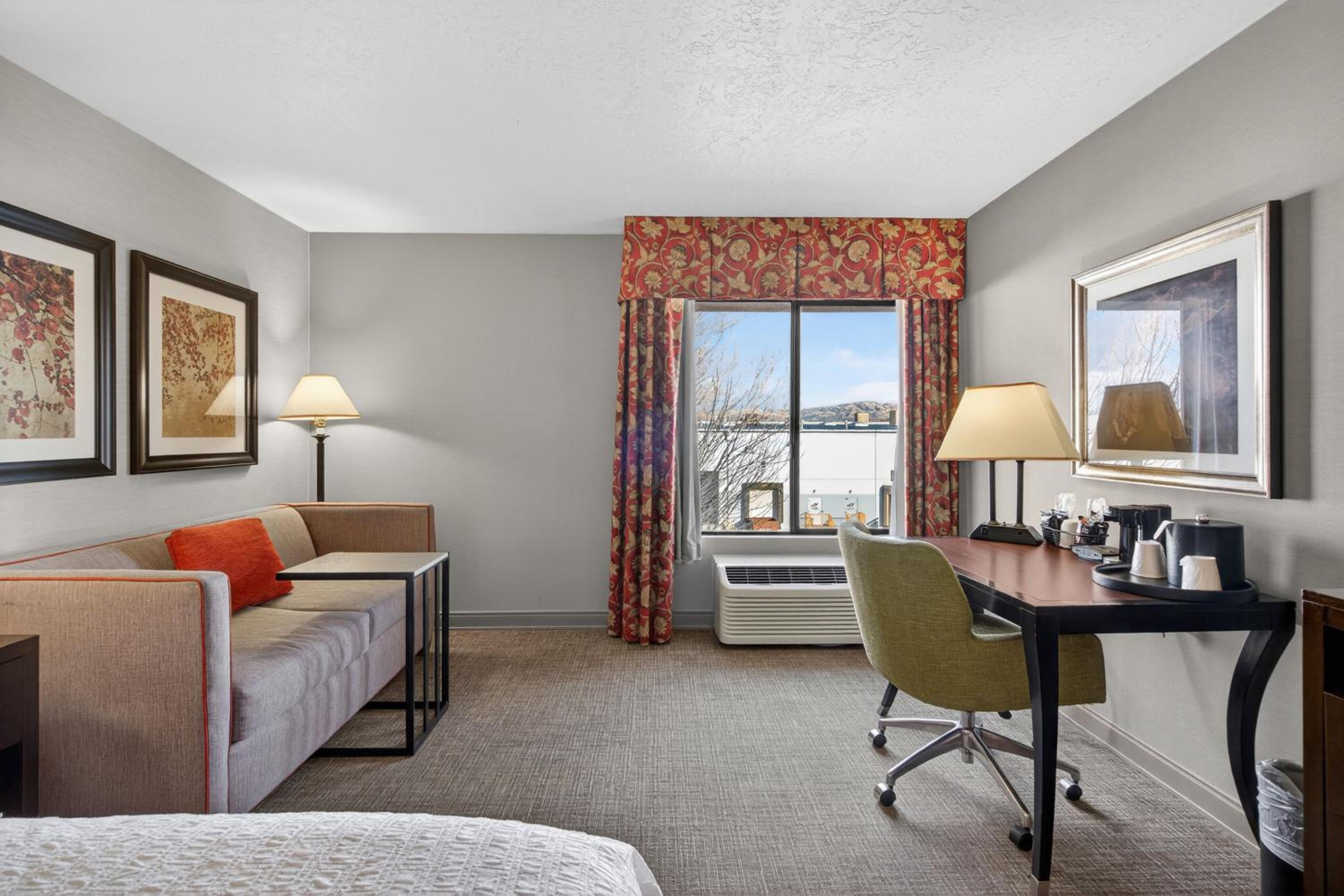 King Suite - Photo 2