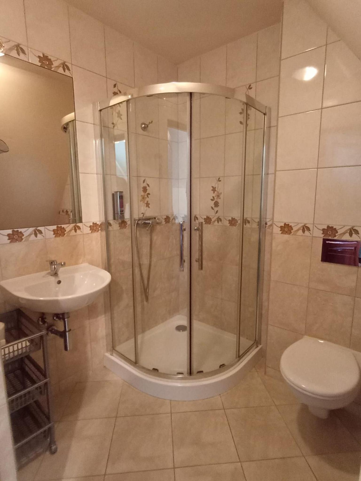 Economy Triple Room