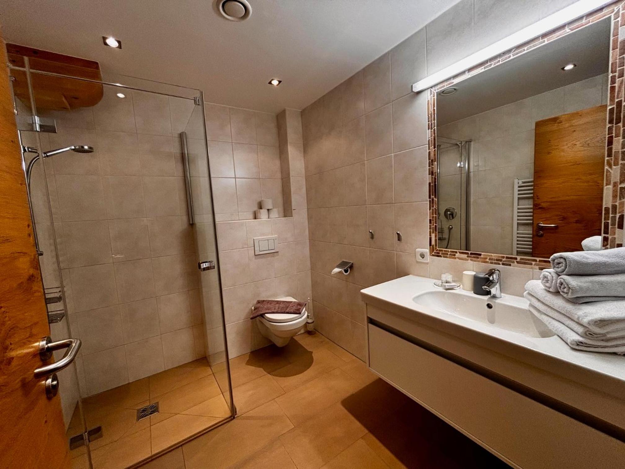 Double Room with Shower photo 2