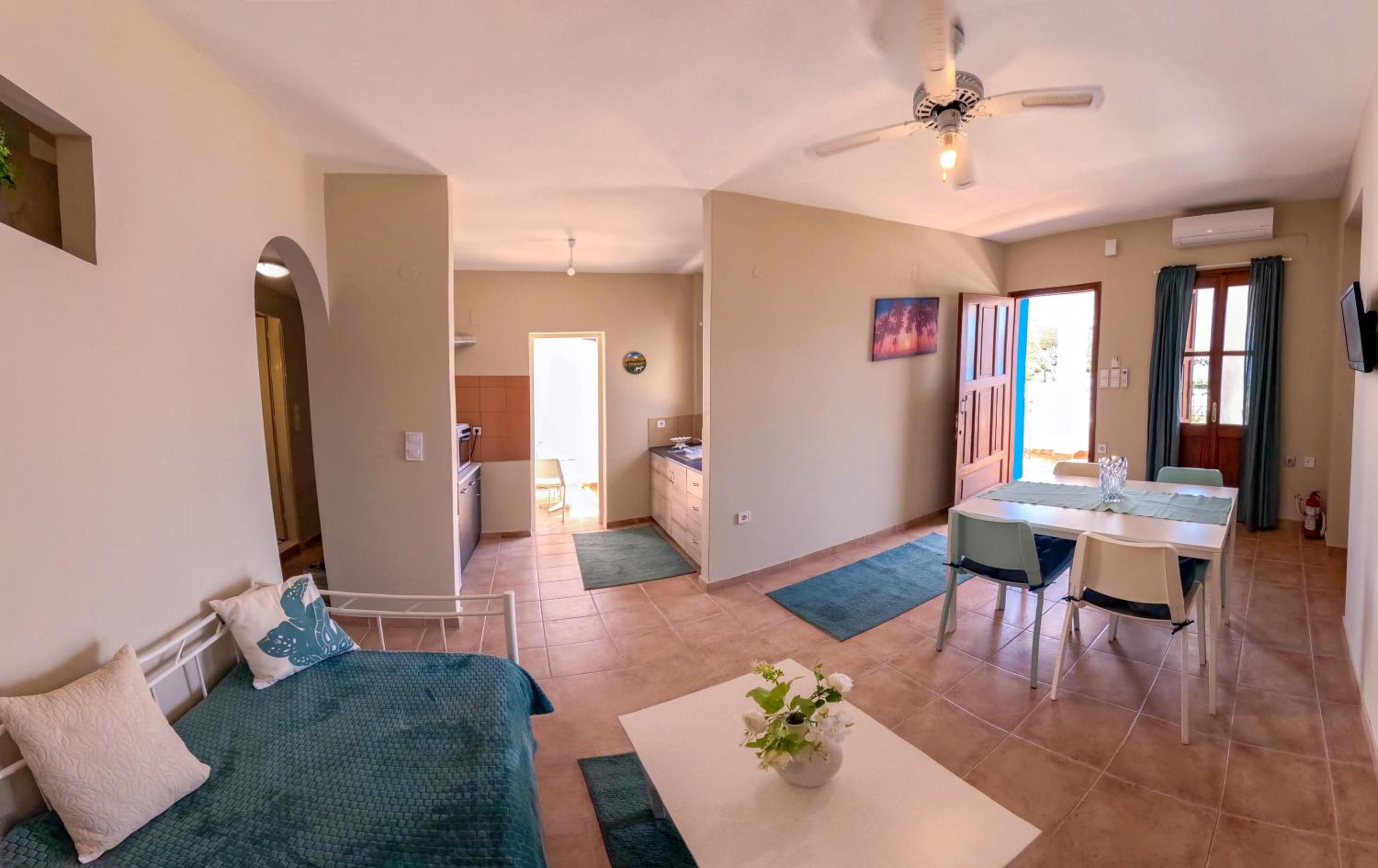 Quadruple Room with Sea View photo 2