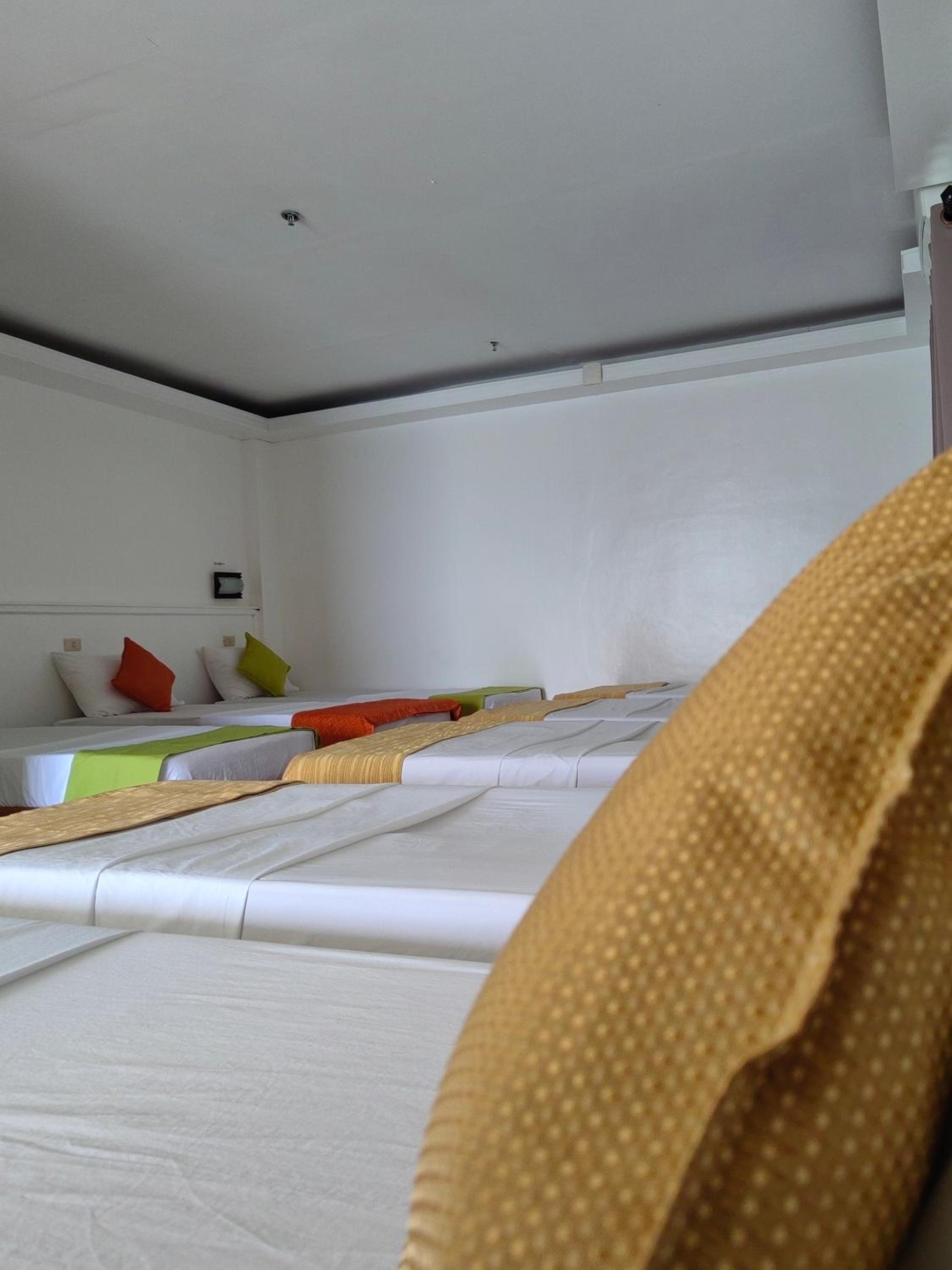 Bed in 8-Bed Mixed Dormitory Room photo 1