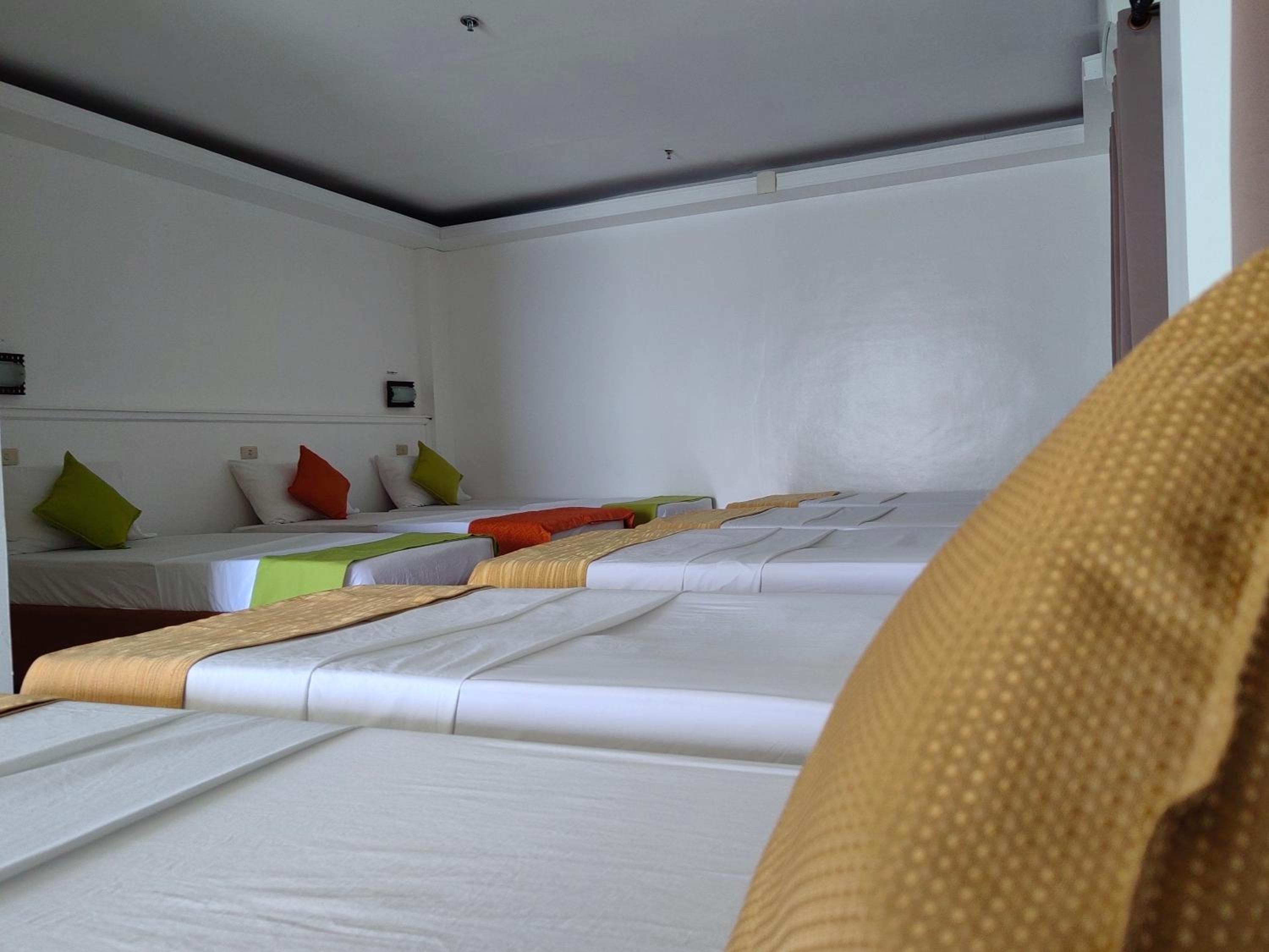 Bed in 8-Bed Mixed Dormitory Room photo 2