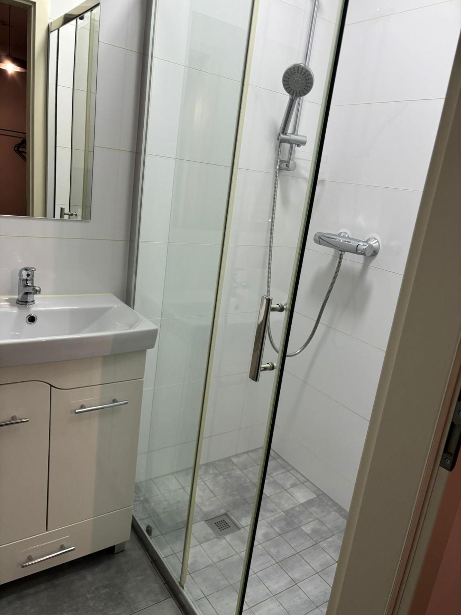 Twin Room with Shower photo 1
