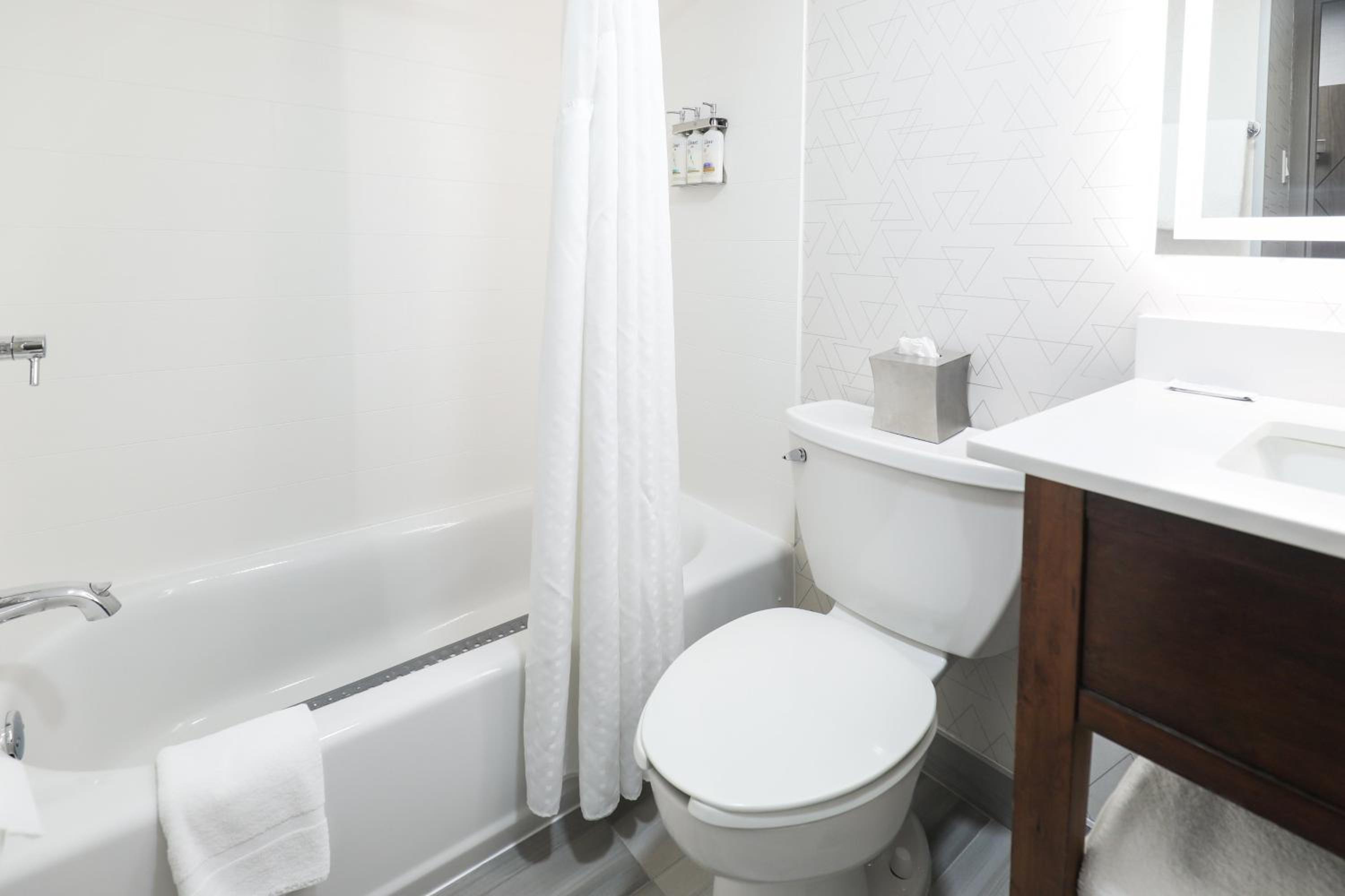 Standard Corner King Room - Photo 2