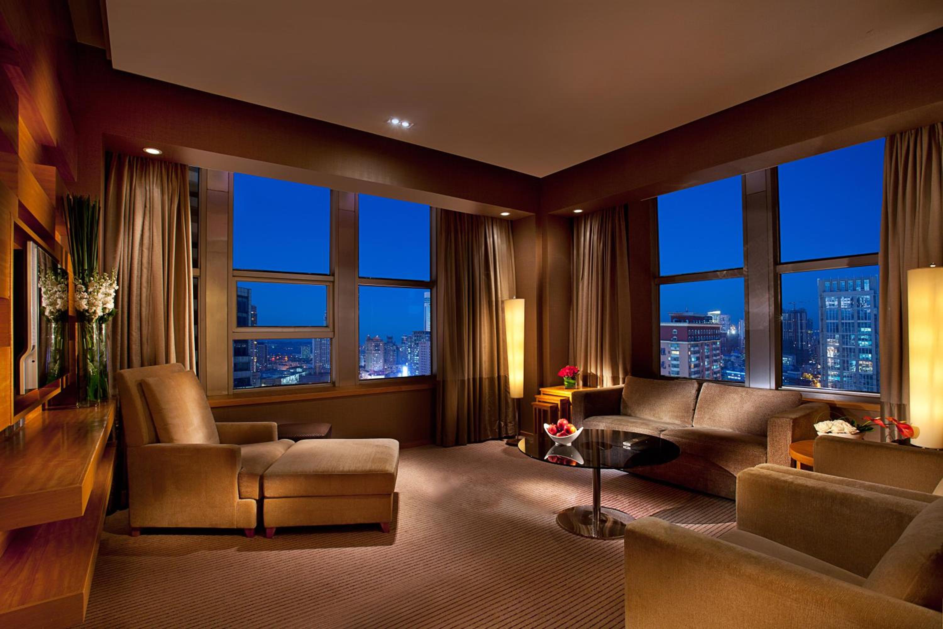 Deluxe Suite - Photo 2
