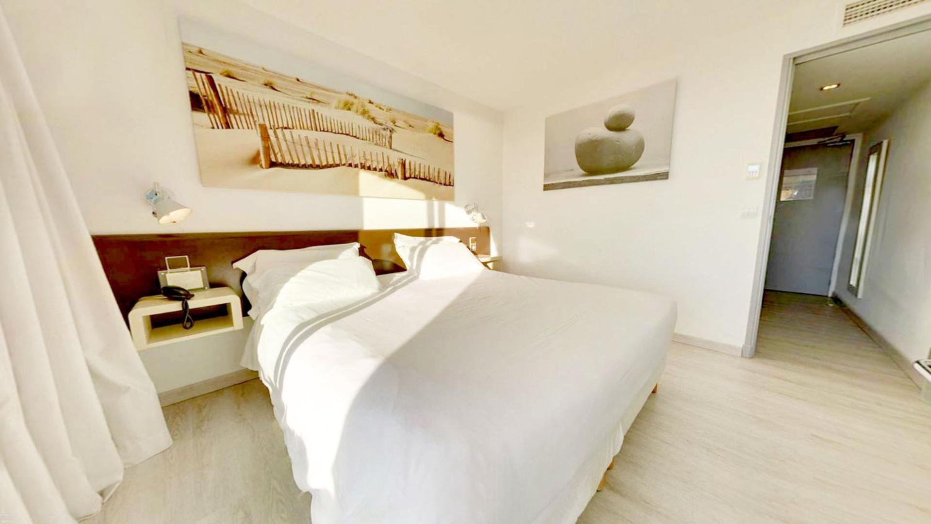 Double Room with Partial Sea View - Photo 2