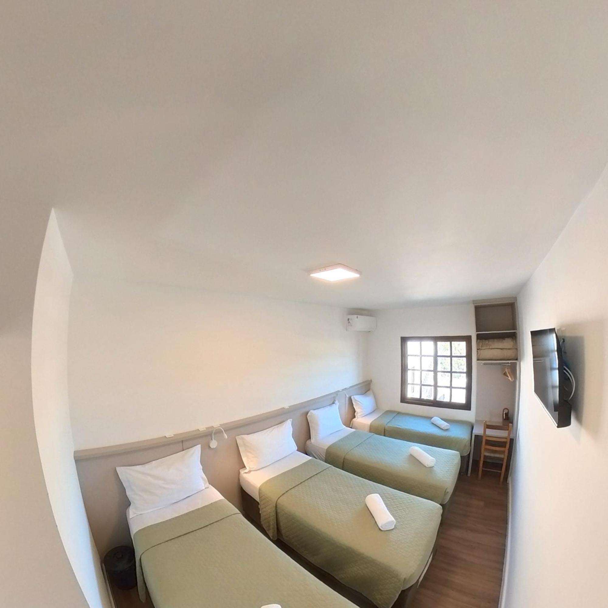 Quadruple Room - Photo 5