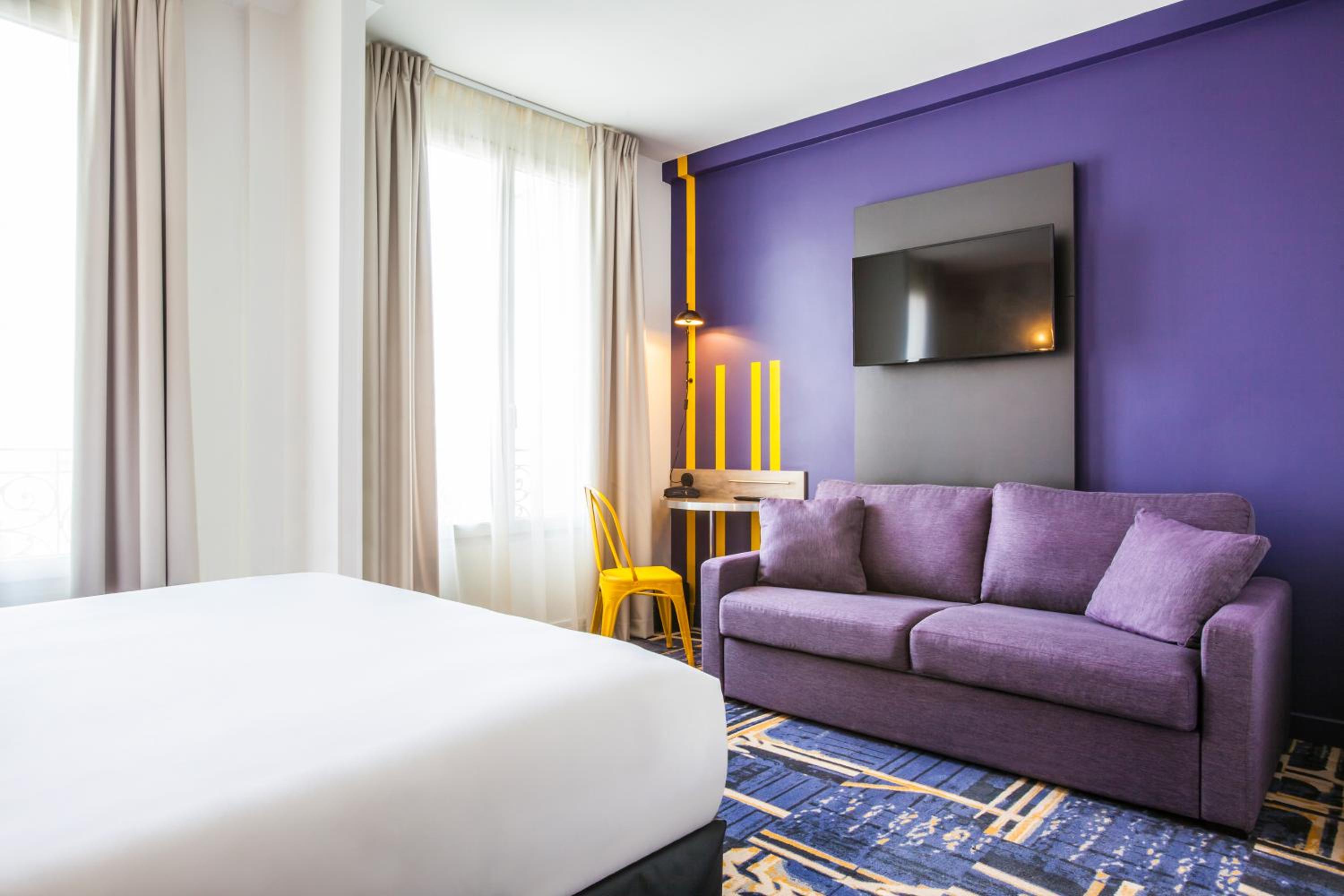 Standard Suite with One Double Bed and Two Single Beds - Photo 1